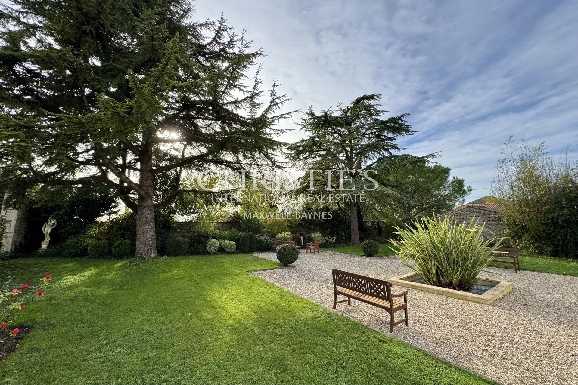 6 Bedroom Villa/Townhouse's Image 38
