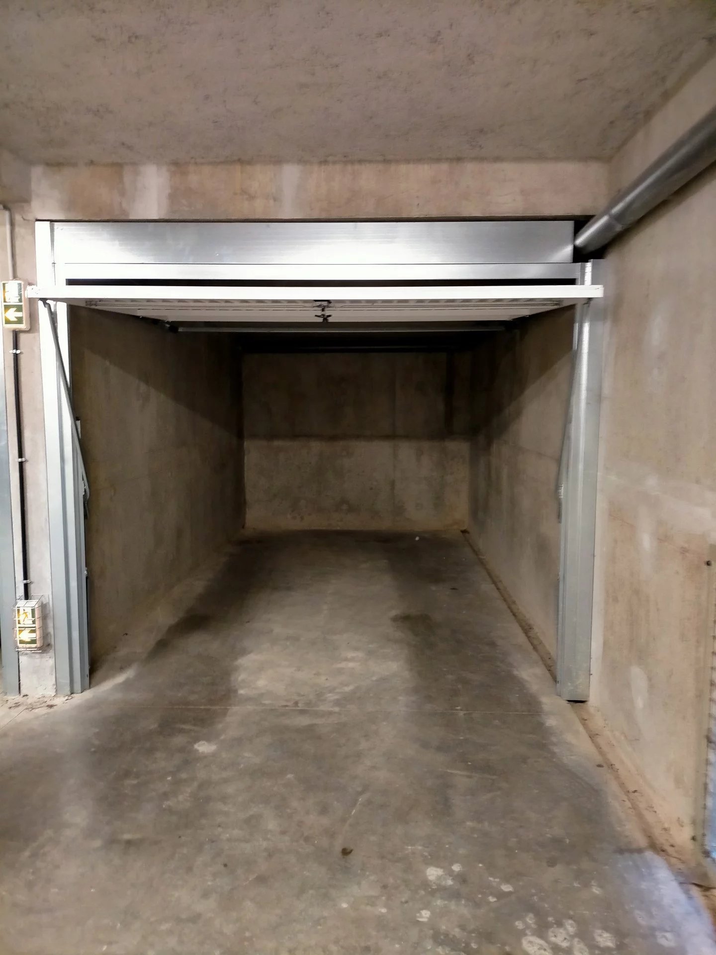 4798267 Location Lentilly