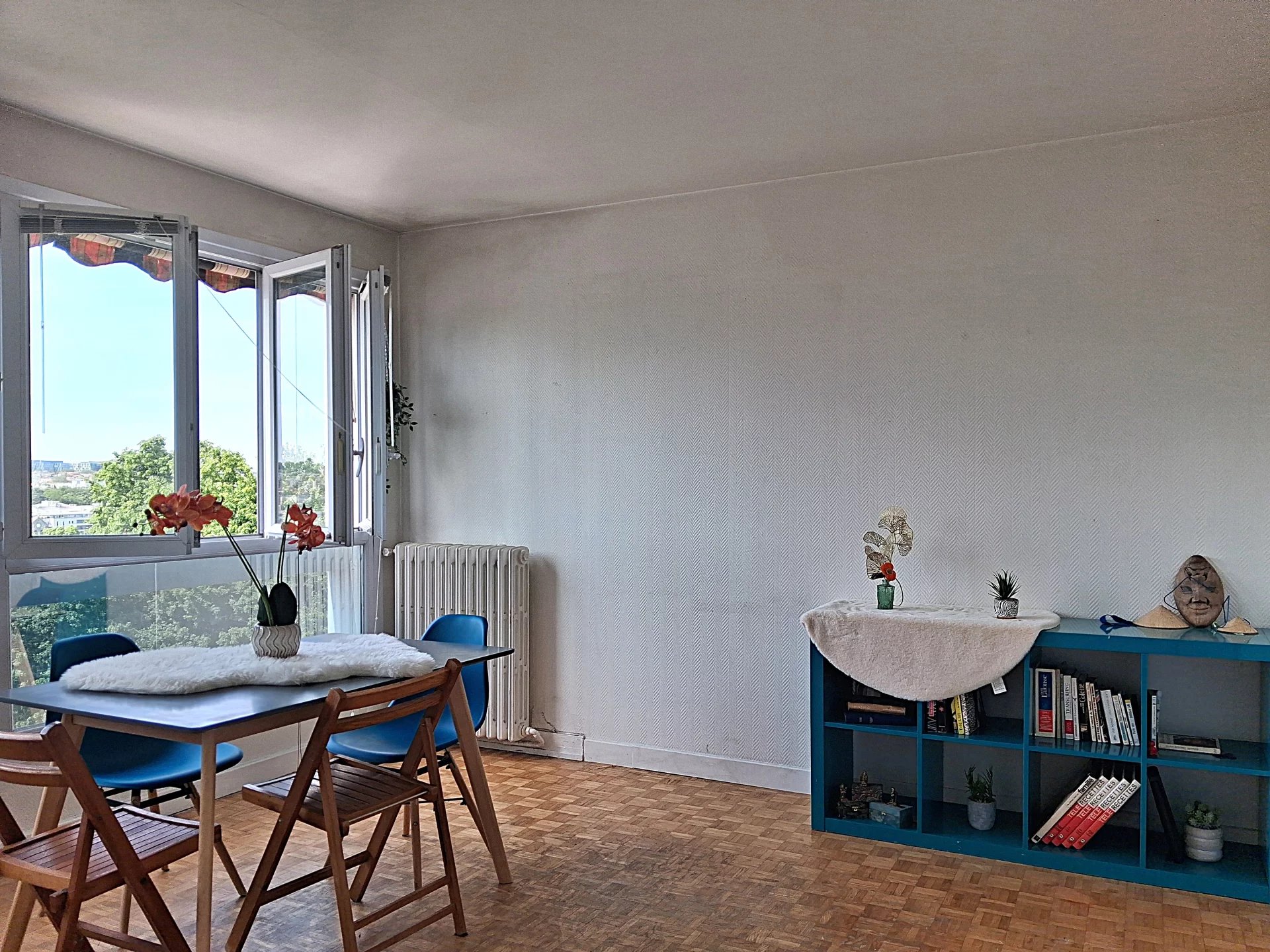 GRAND APPARTEMENT LUMINEUX  DANS RESIDENCE A TAILLE HUMAINE AVEC BOX ET CAVE PROCHE COMMODITES !