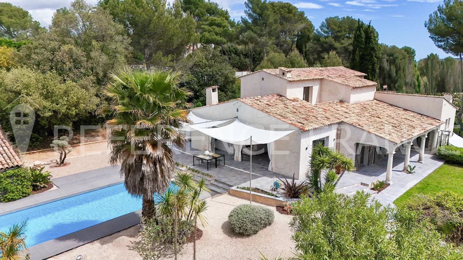 SUPERBE ET GRANDE VILLA RENOVEE DANS DOMAINE PRESTIGIEUX