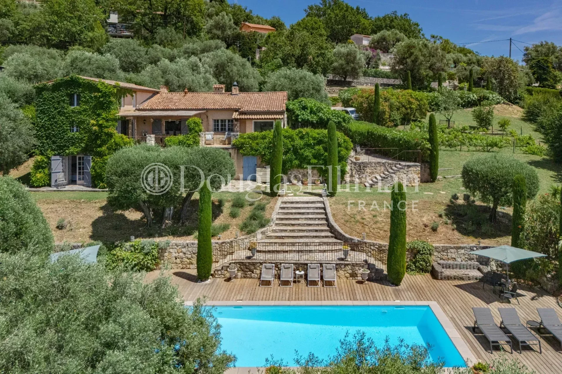 CHATEAUNEUF-DE-GRASSE – Charming Villa with wonderful sea and mountain views - Picture n°2