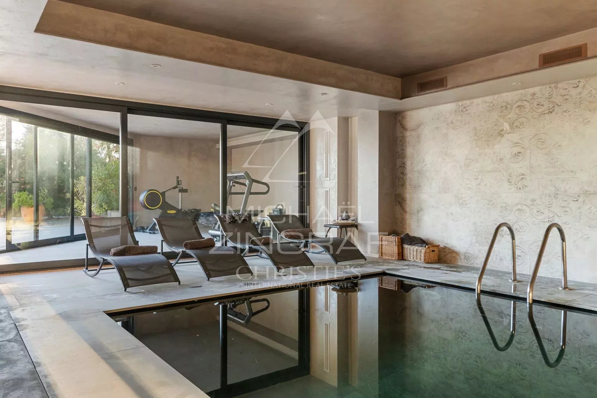 9 Bedroom Villa/Townhouse's Image 8