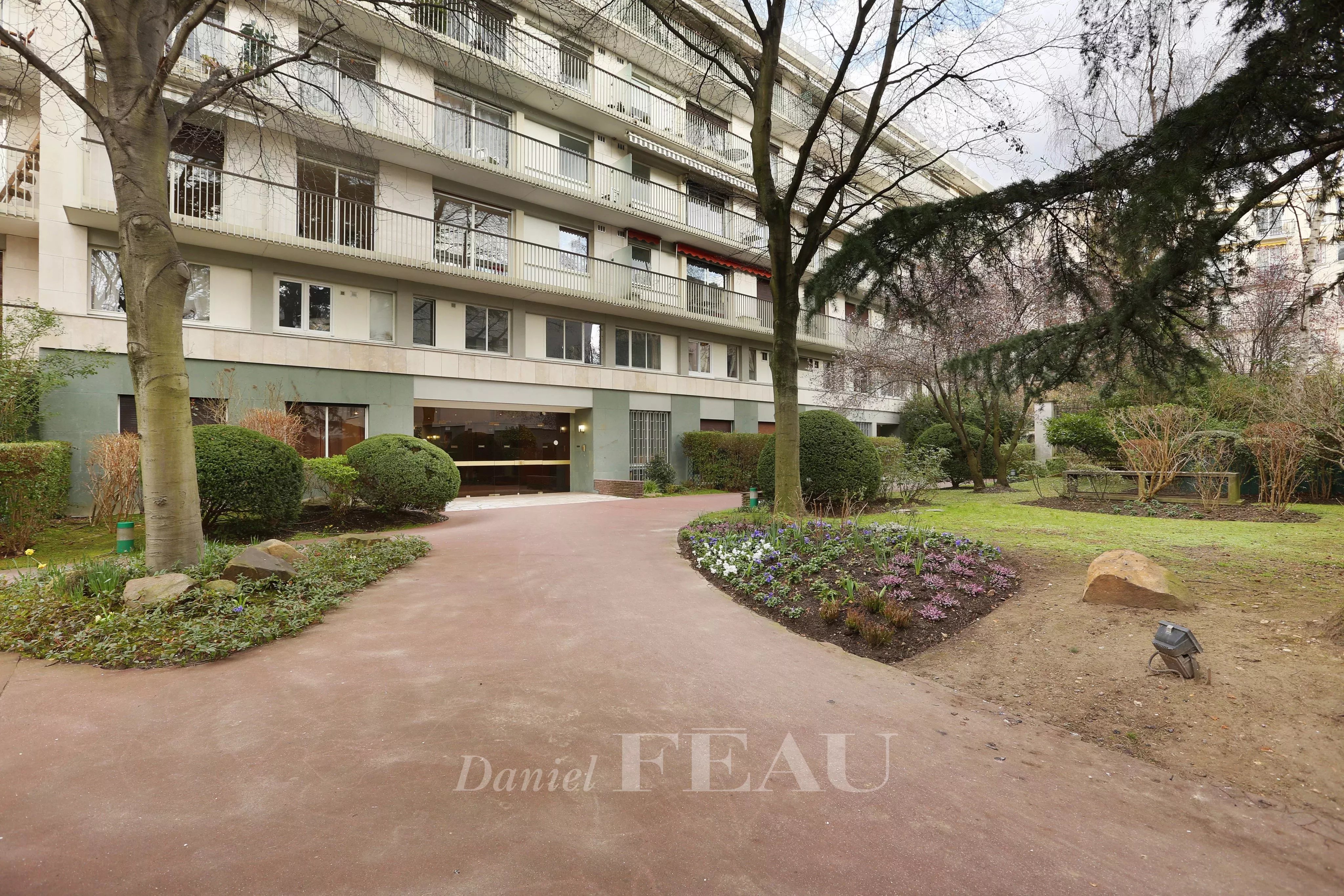 Rental Apartment Neuilly-sur-Seine