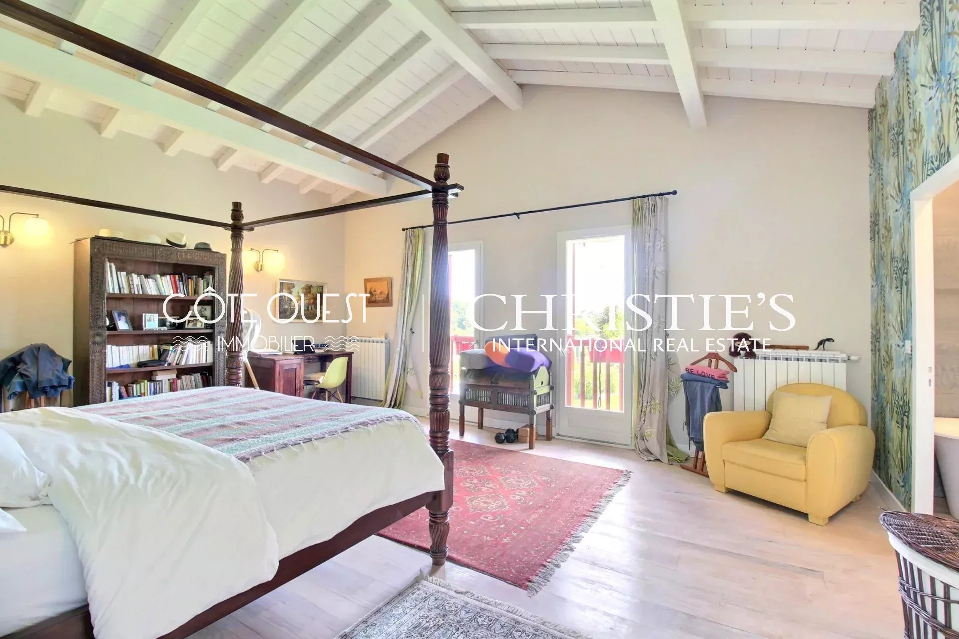 7 Bedroom Villa/Townhouse's Image 9