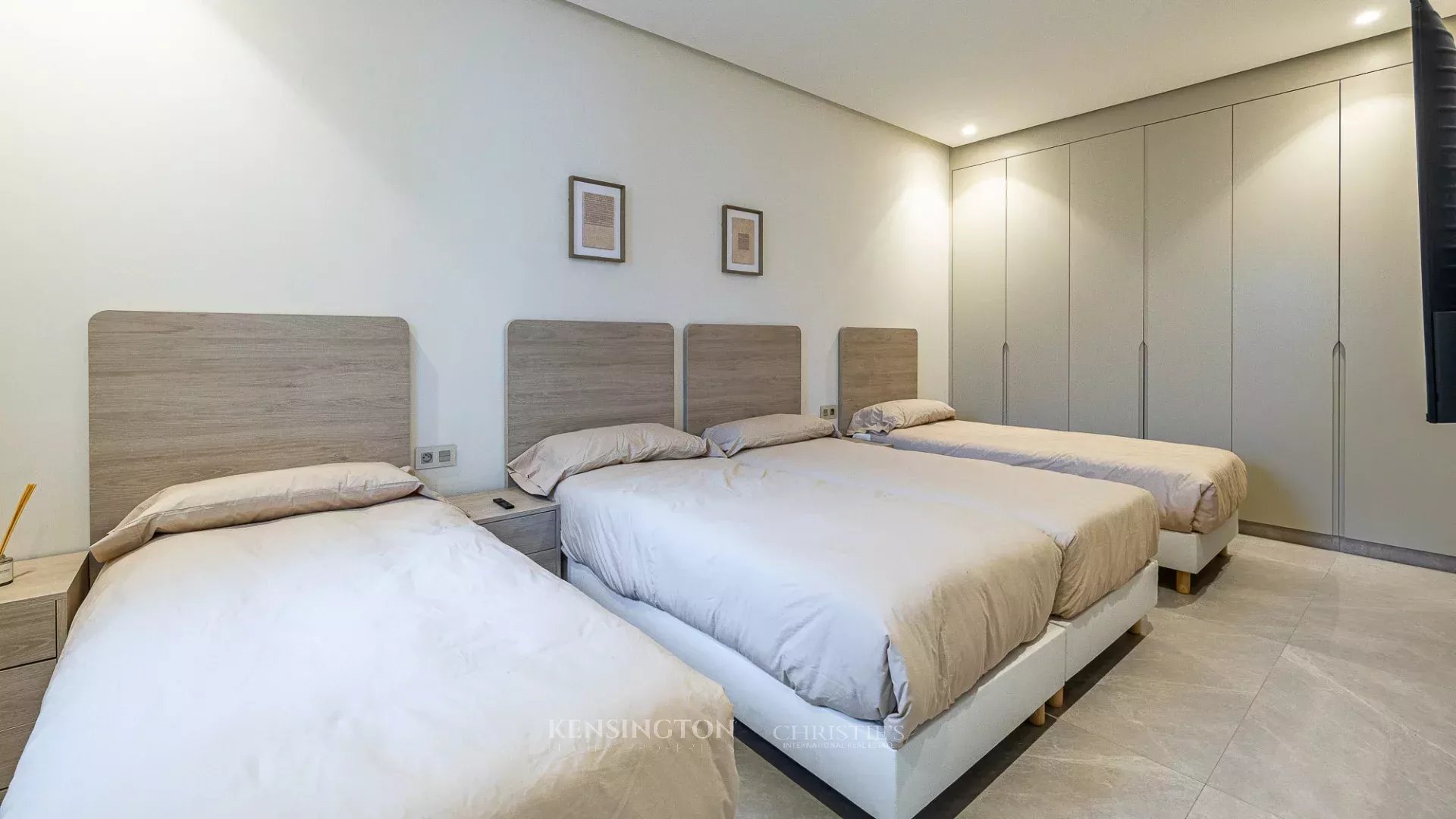 8 Bedroom Villa/Townhouse's Image 34
