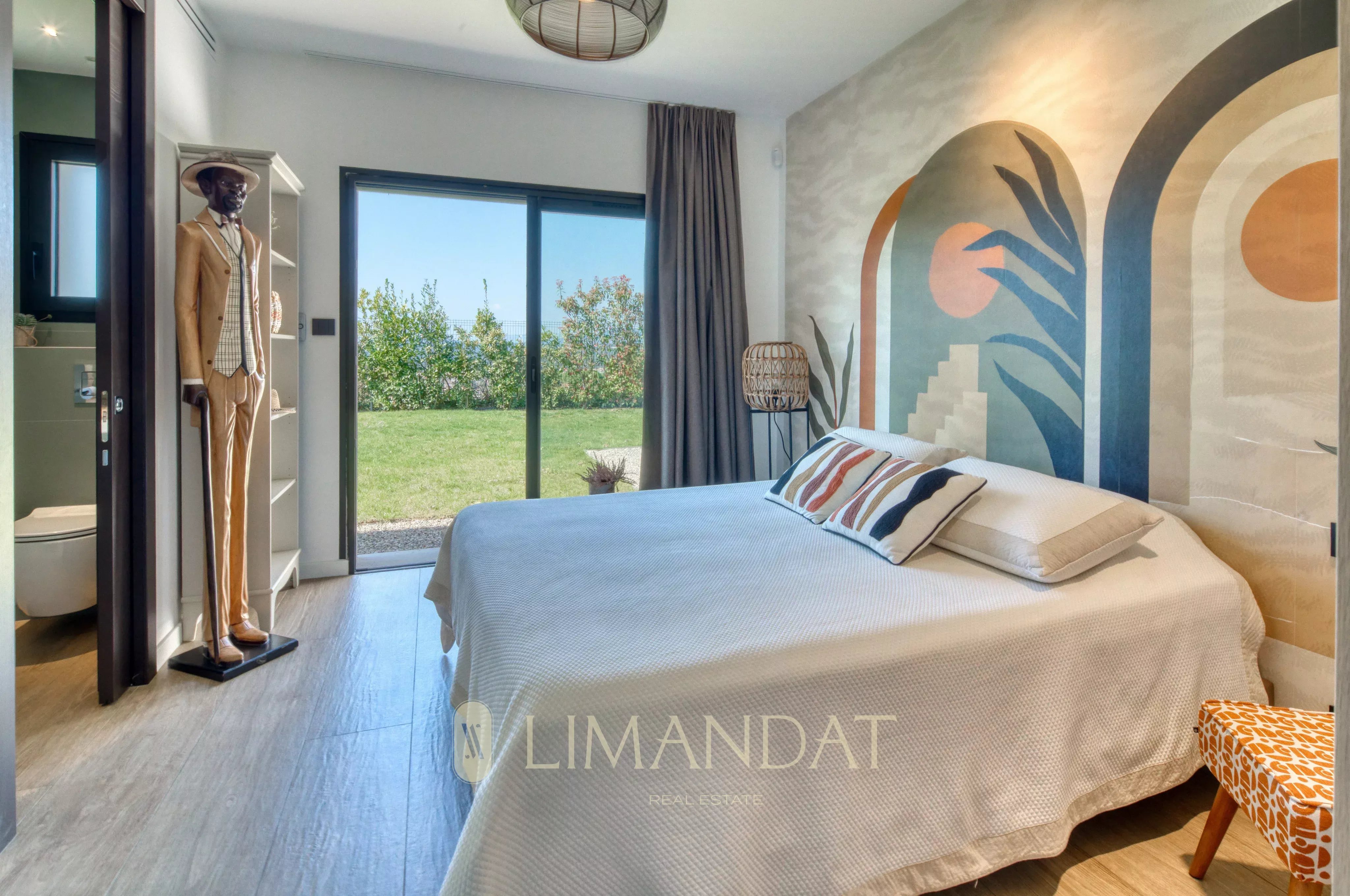 Near Cannes – Bali-Style Villa – 4 Bedrooms – Swimming Pool – Jacuzzi