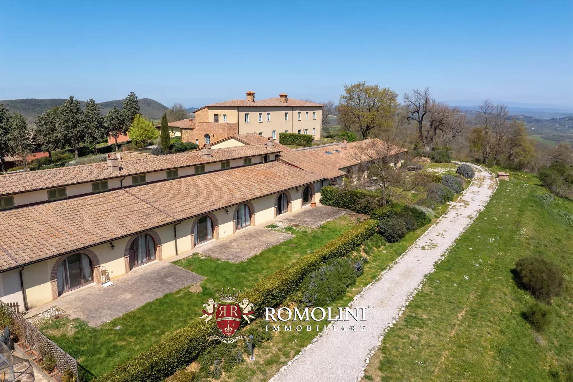 LUXUSANLAGE MIT 19 WOHNUNGEN IN DER TOSKANA, VAL D'ORCIA