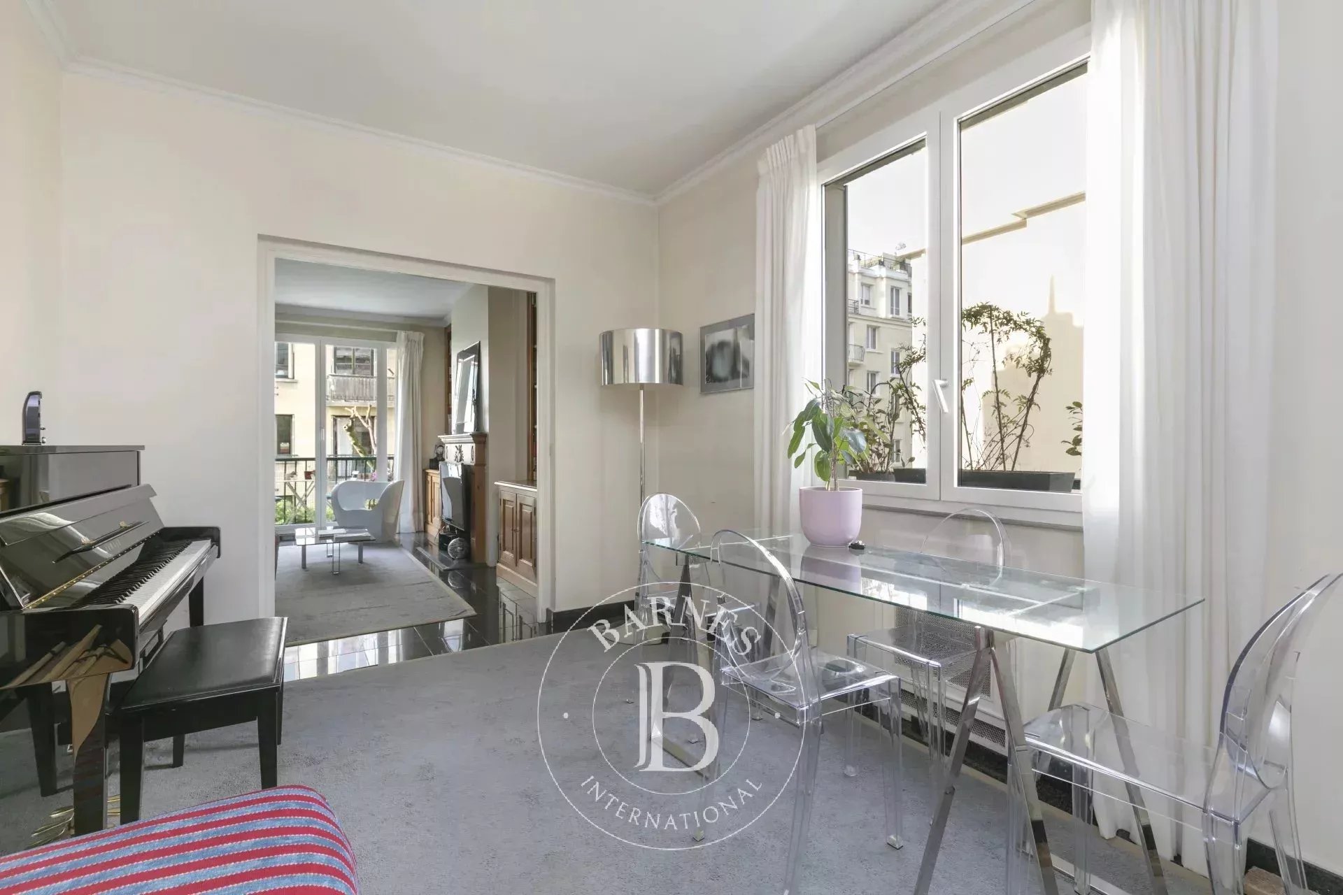 Exclusive listing - Neuilly-Golden Triangle - 3-bed apartment - Quiet and green surroundings - Balcony - picture 7