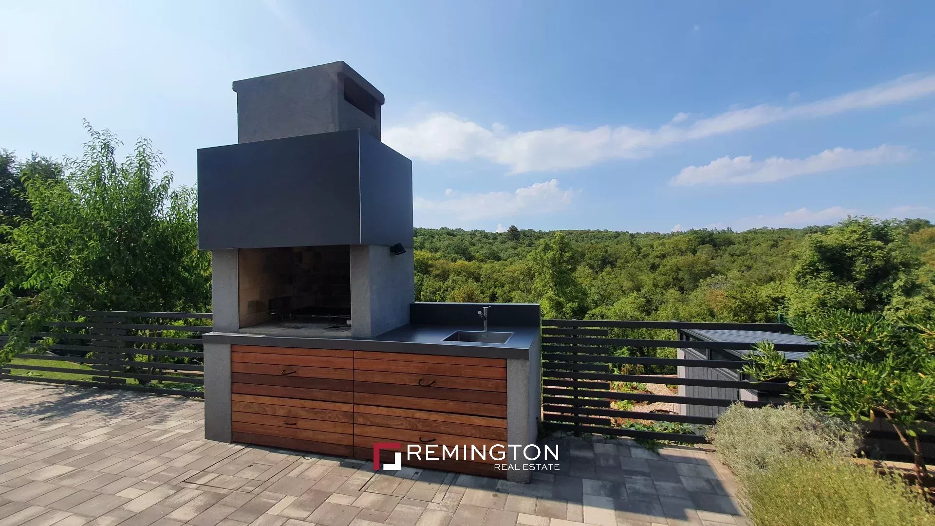 4 Bedroom Villa/Townhouse's Image 14
