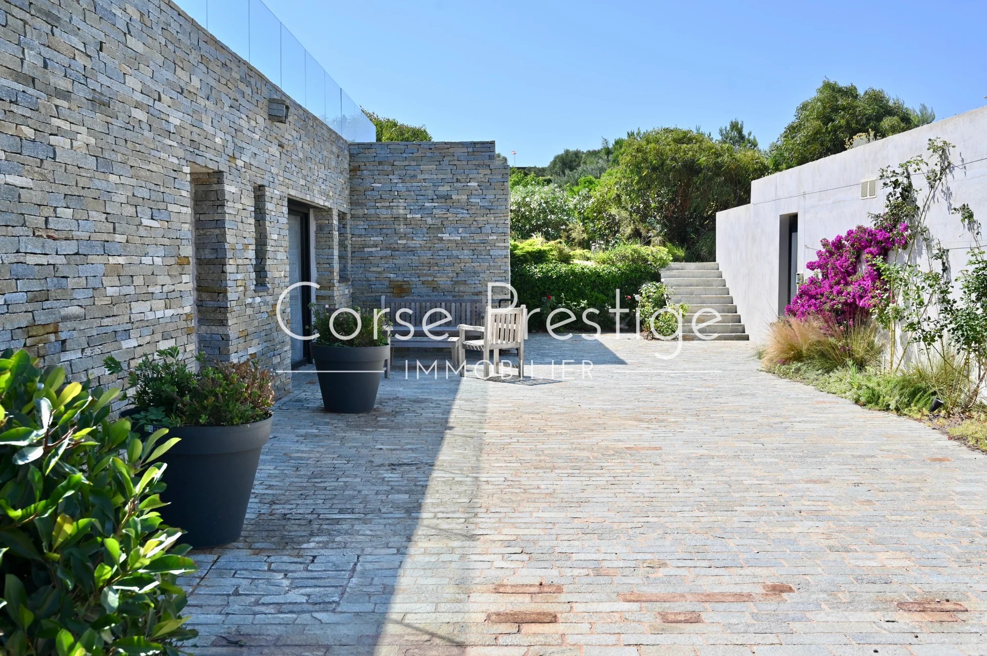 villa d-exception face a la mer - proche domaine de sperone - bonifacio image11