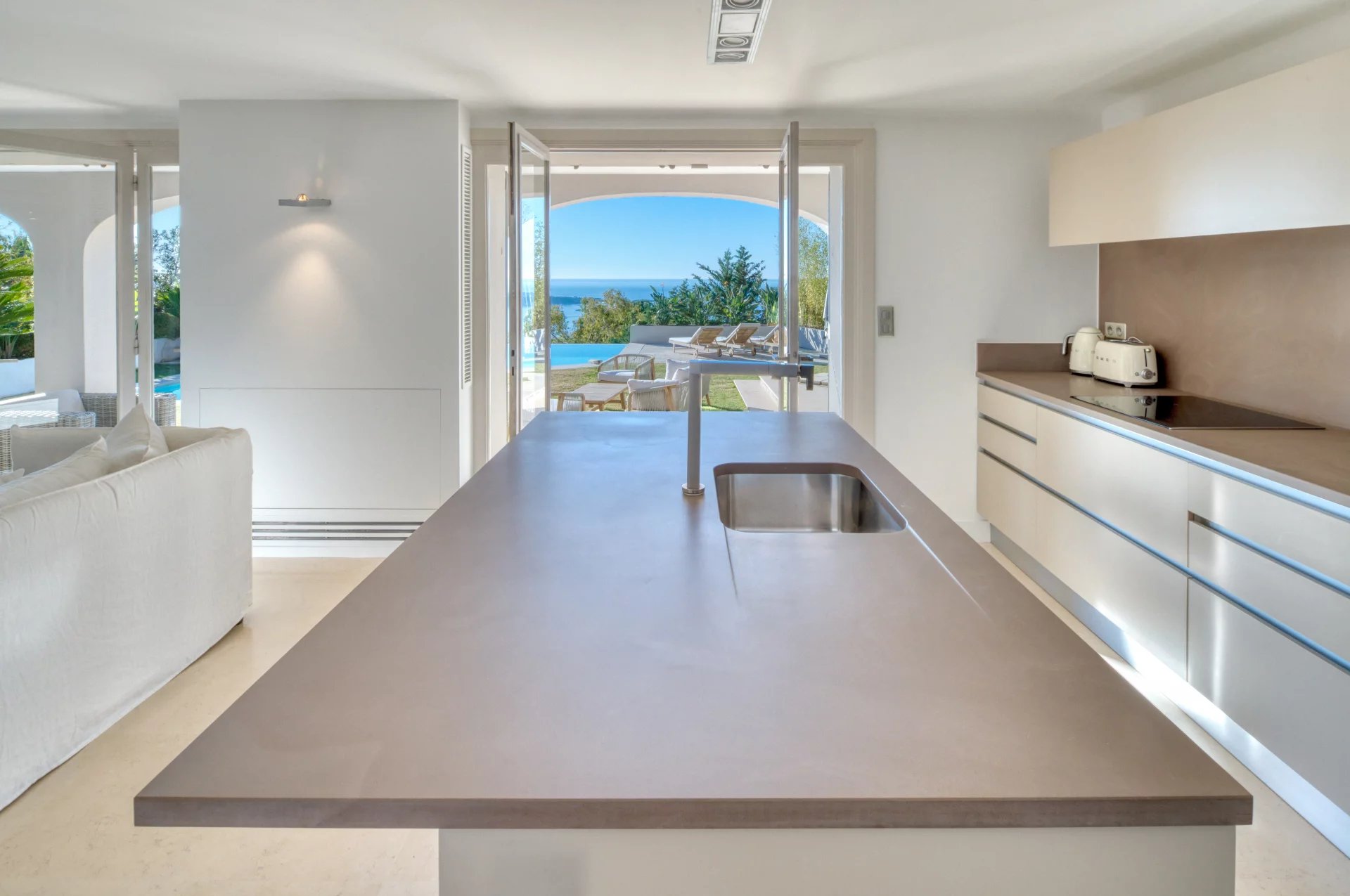 SUPER CANNES  -VUE MER PANORAMIQUE  – 320M2