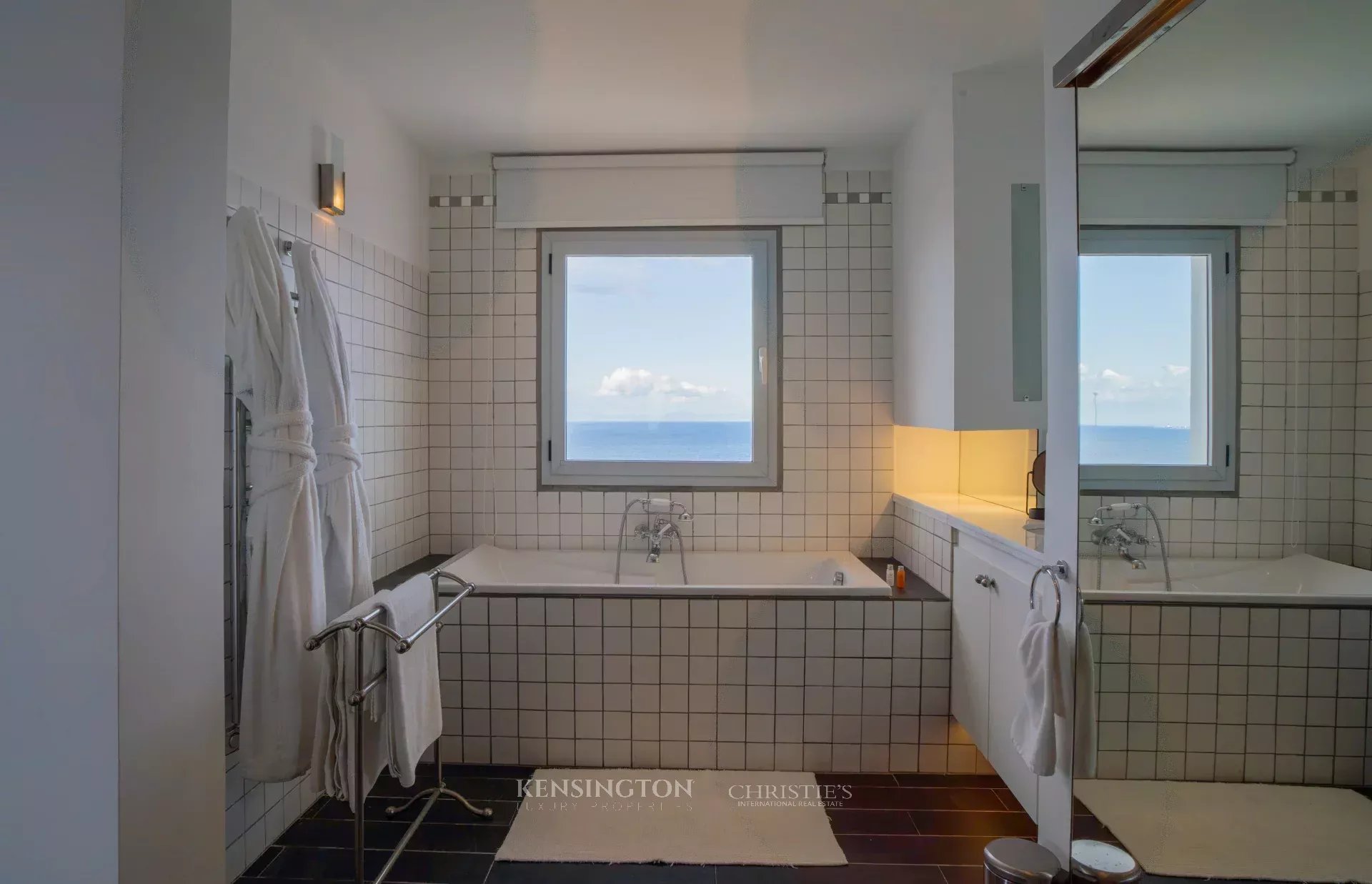 6 Bedroom Villa/Townhouse's Image 38