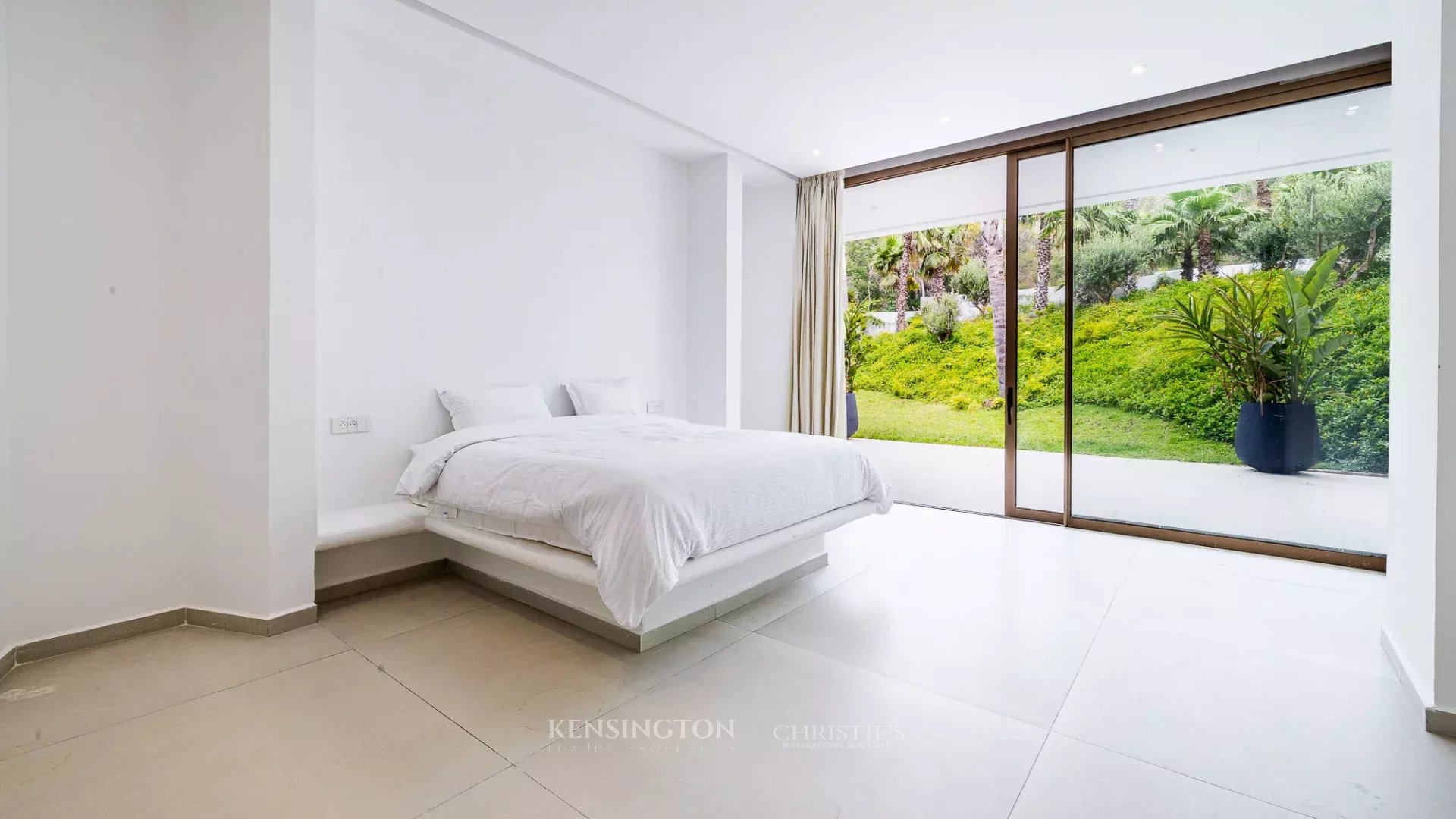 9 Bedroom Villa/Townhouse's Image 50