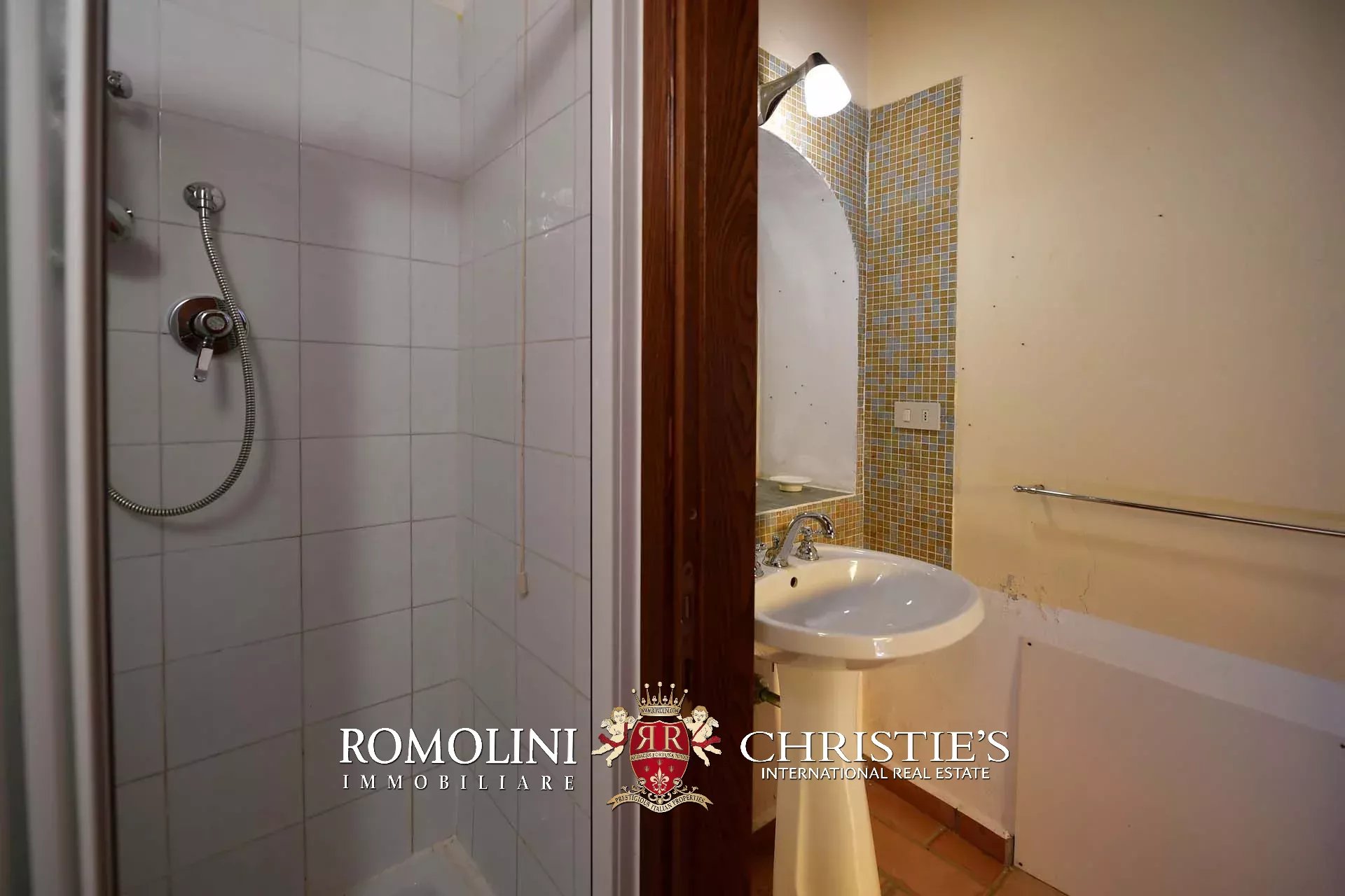 8 Bedroom Villa/Townhouse's Image 58