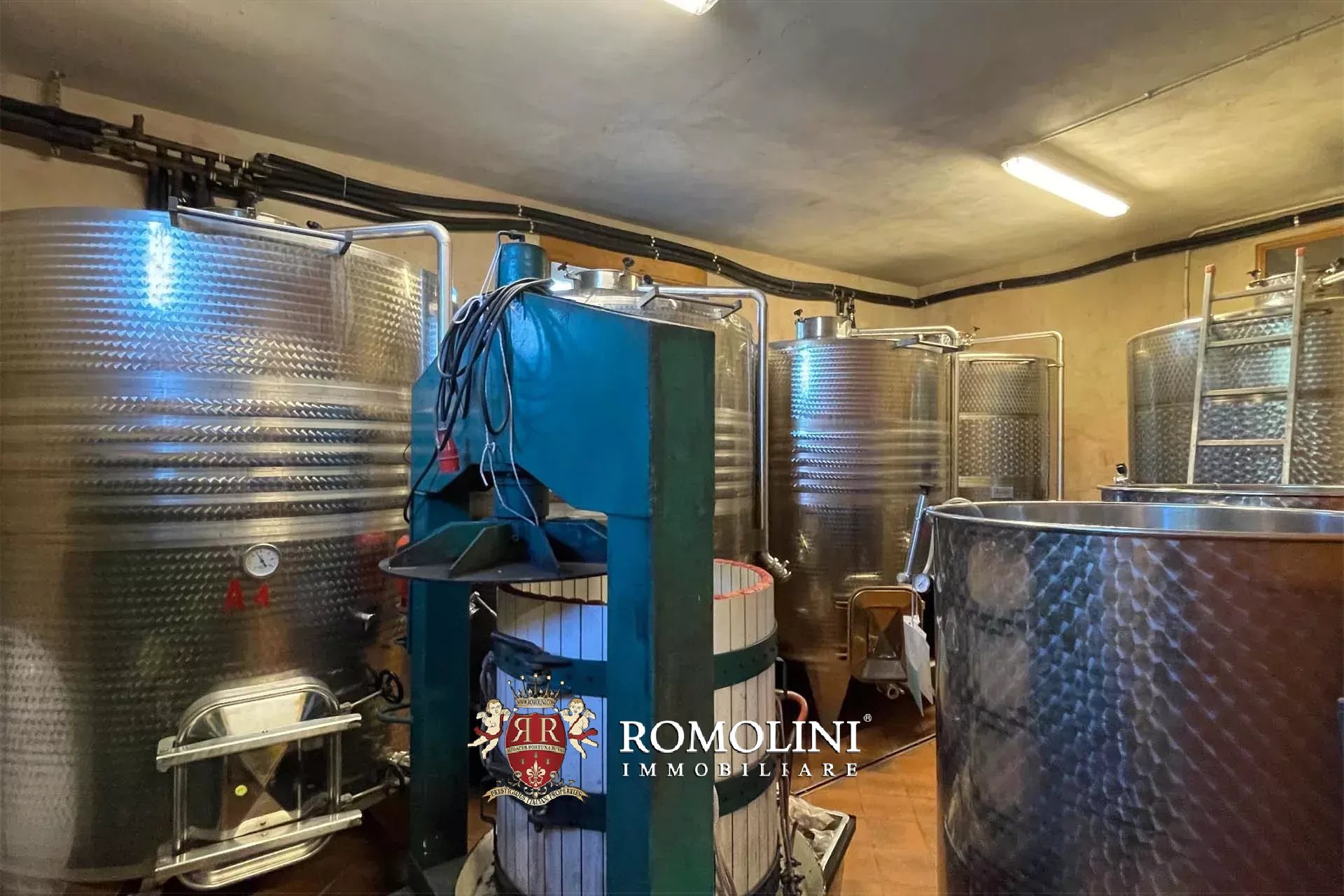 6 Bedroom Vineyard's Image 28