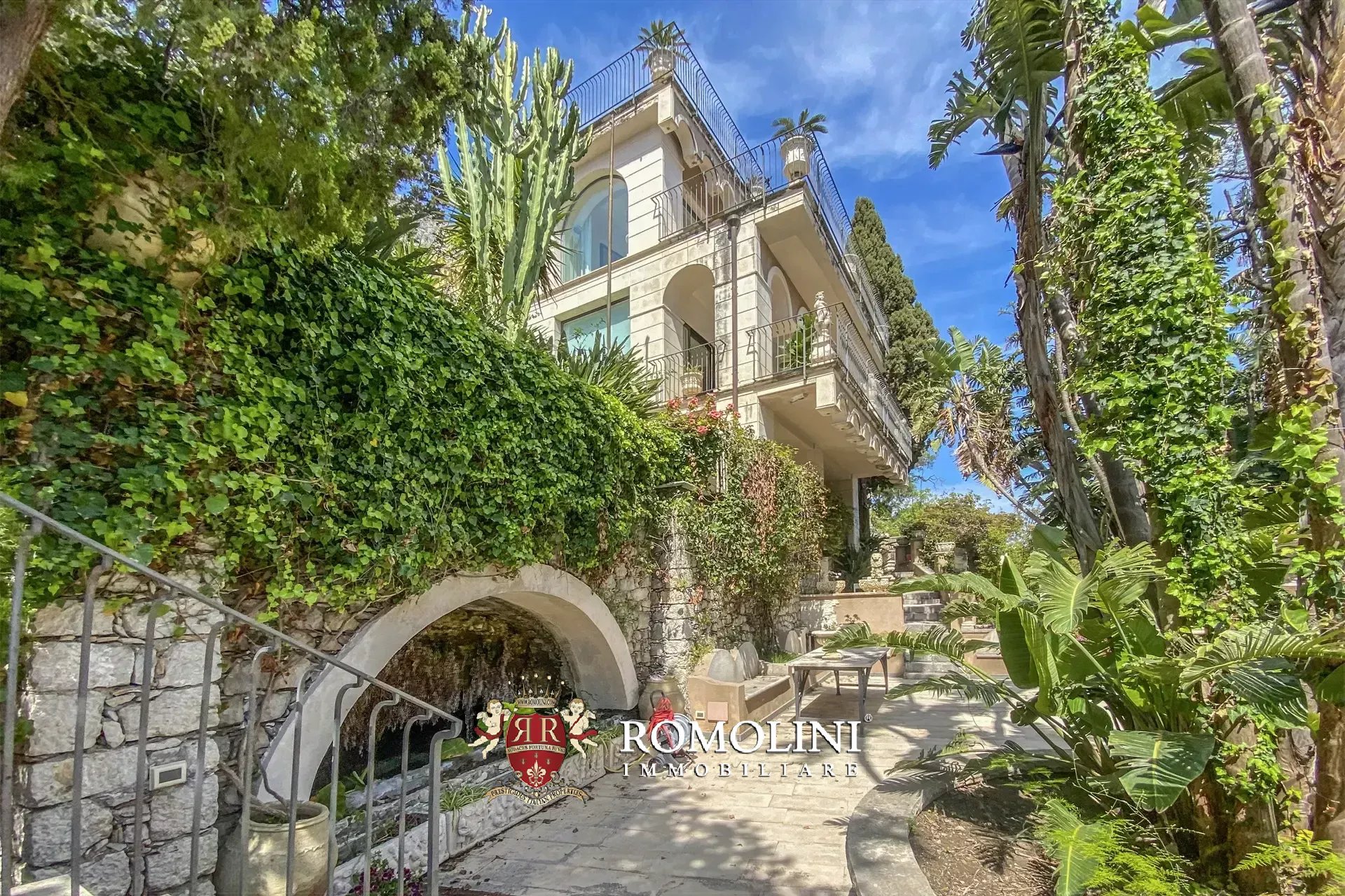 LUXURY SEA VIEW VILLA WITH POOL FOR SALE IN TAORMINA, SICILY