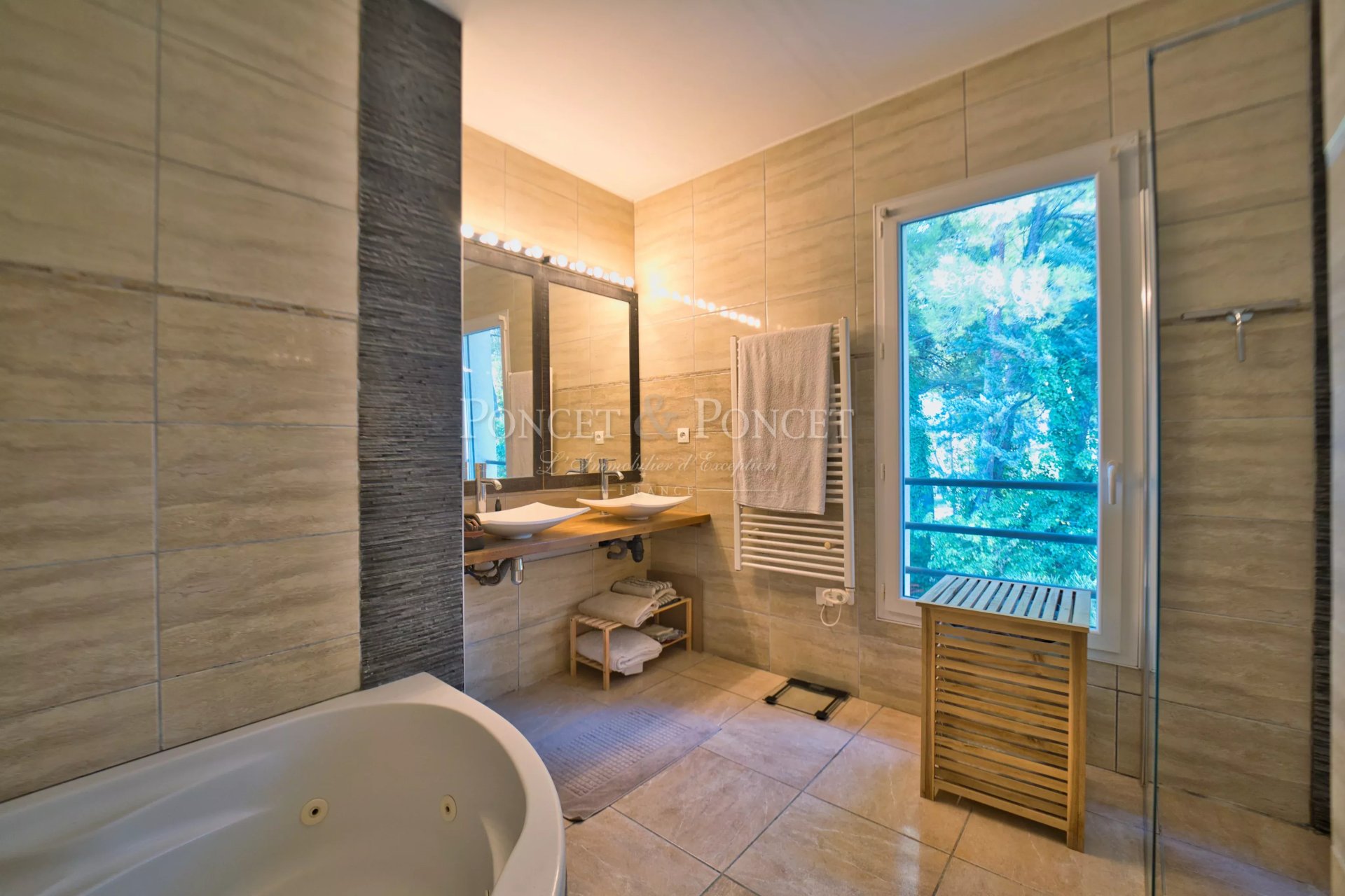 5 Bedroom Villa/Townhouse's Image 5