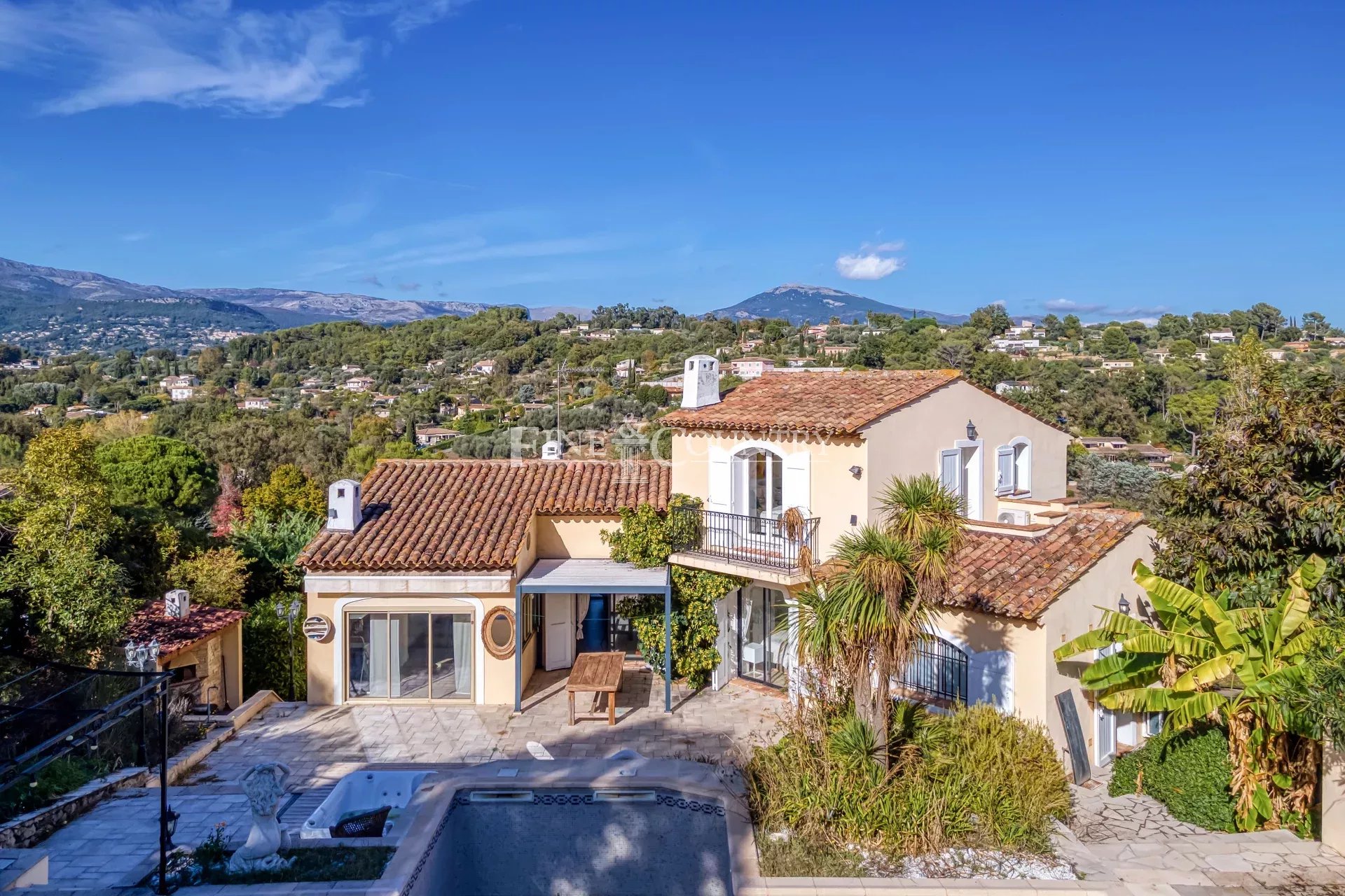 Photo of For sale  Villa in Valbonne - Panoramic view