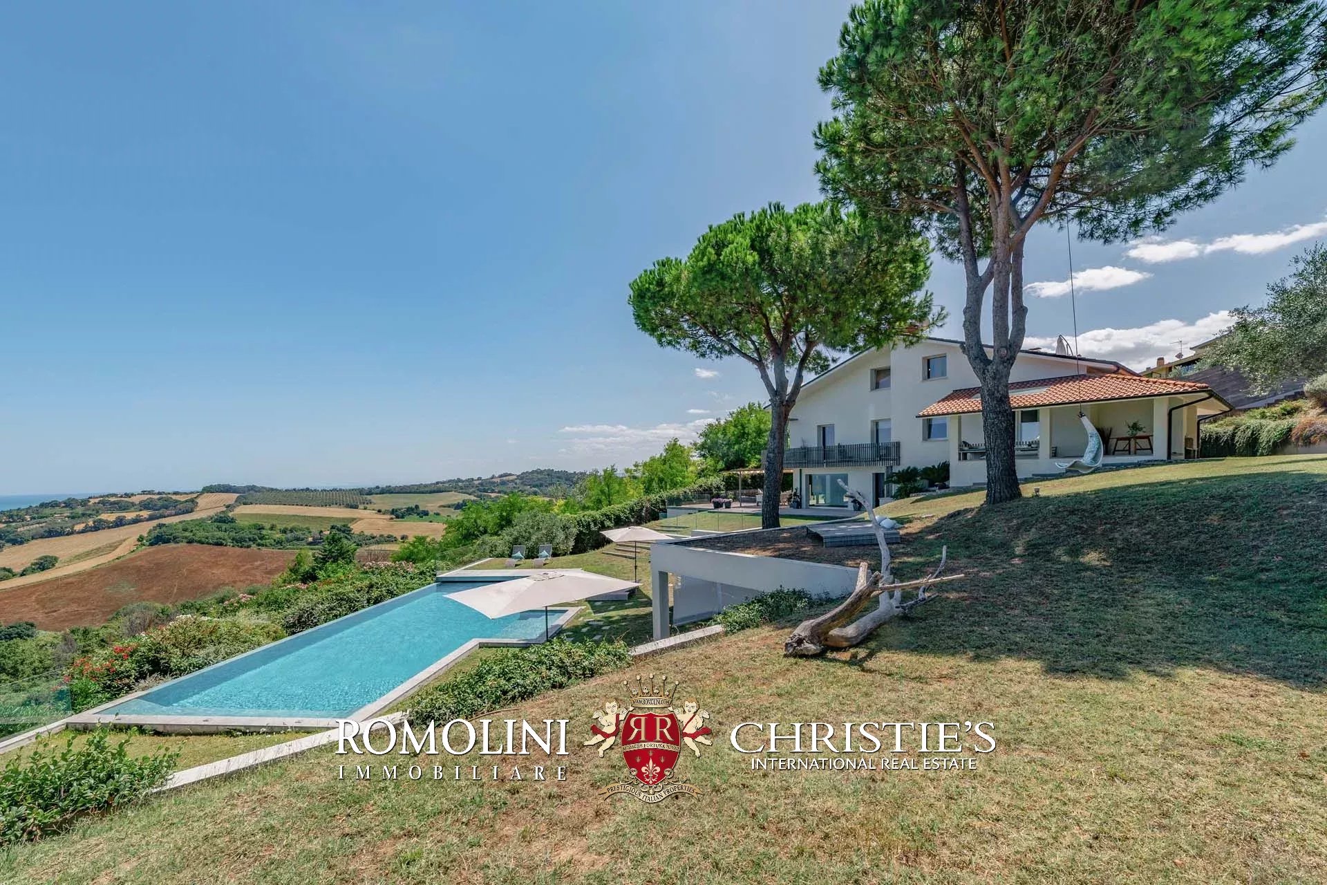 6 Bedroom Villa/Townhouse's Image 14
