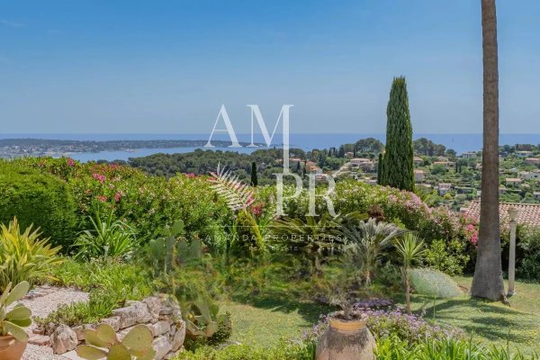 Mediterranean-style villa with unobstructed ocean views — photo 2