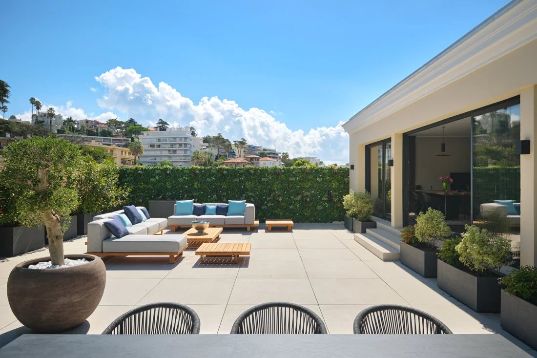  Image of Apartment - 2 Bedrooms for Sale in Alpes-Maritimes-Cannes-France, Image 10