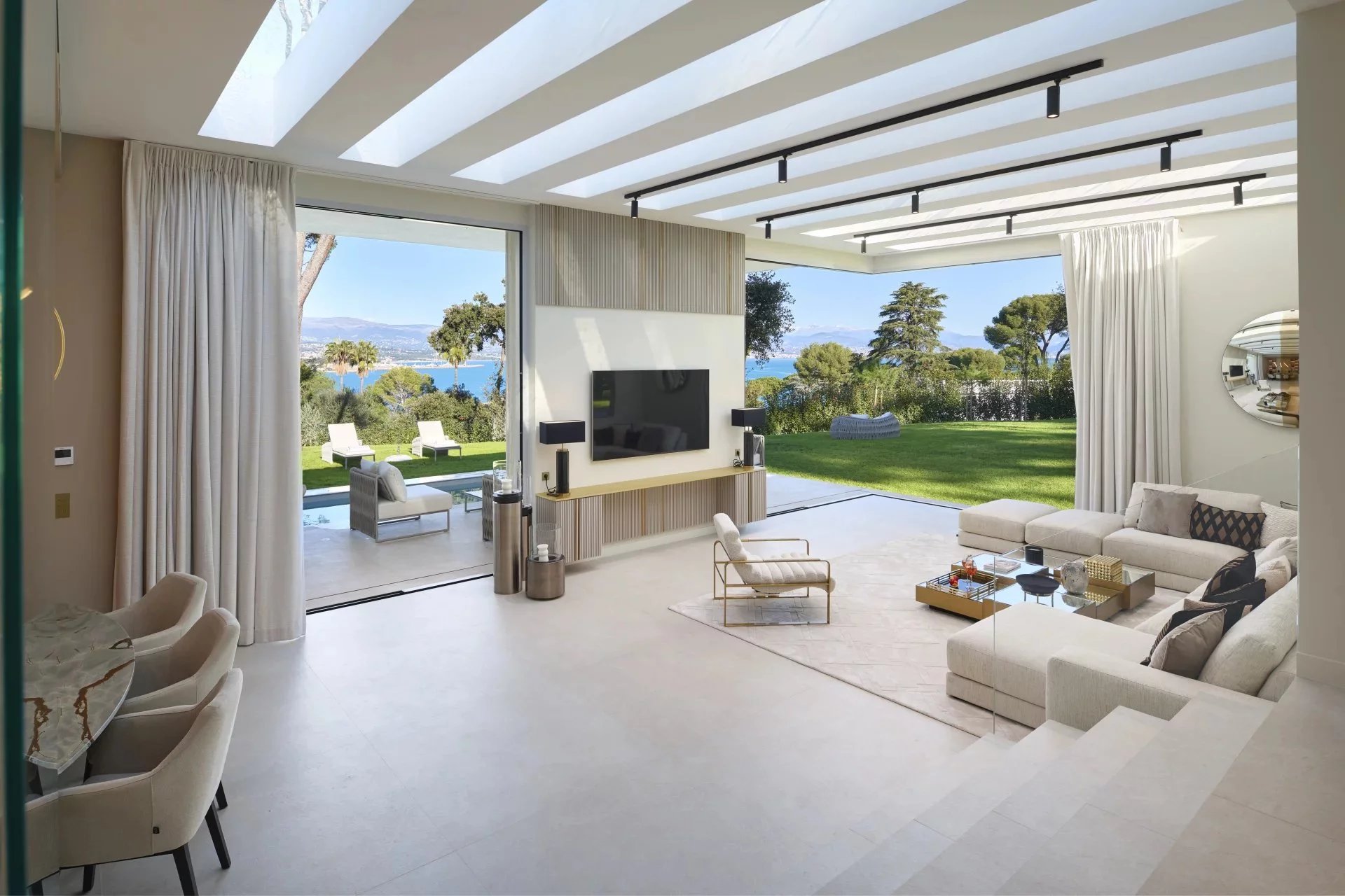 LUXUEUSE VILLA CONTEMPORAINE NEUVE - CAP D'ANTIBES