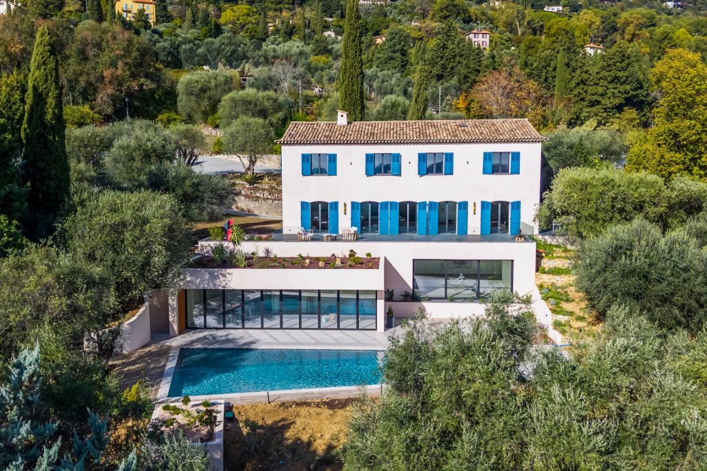 Villa for sale in Grasse — Luxury Bastide in Grasse: A Timeless Family Estate with Sea Views