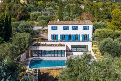 Luxury Bastide in Grasse: A Timeless Family Estate with Sea Views — photo 1 of 7