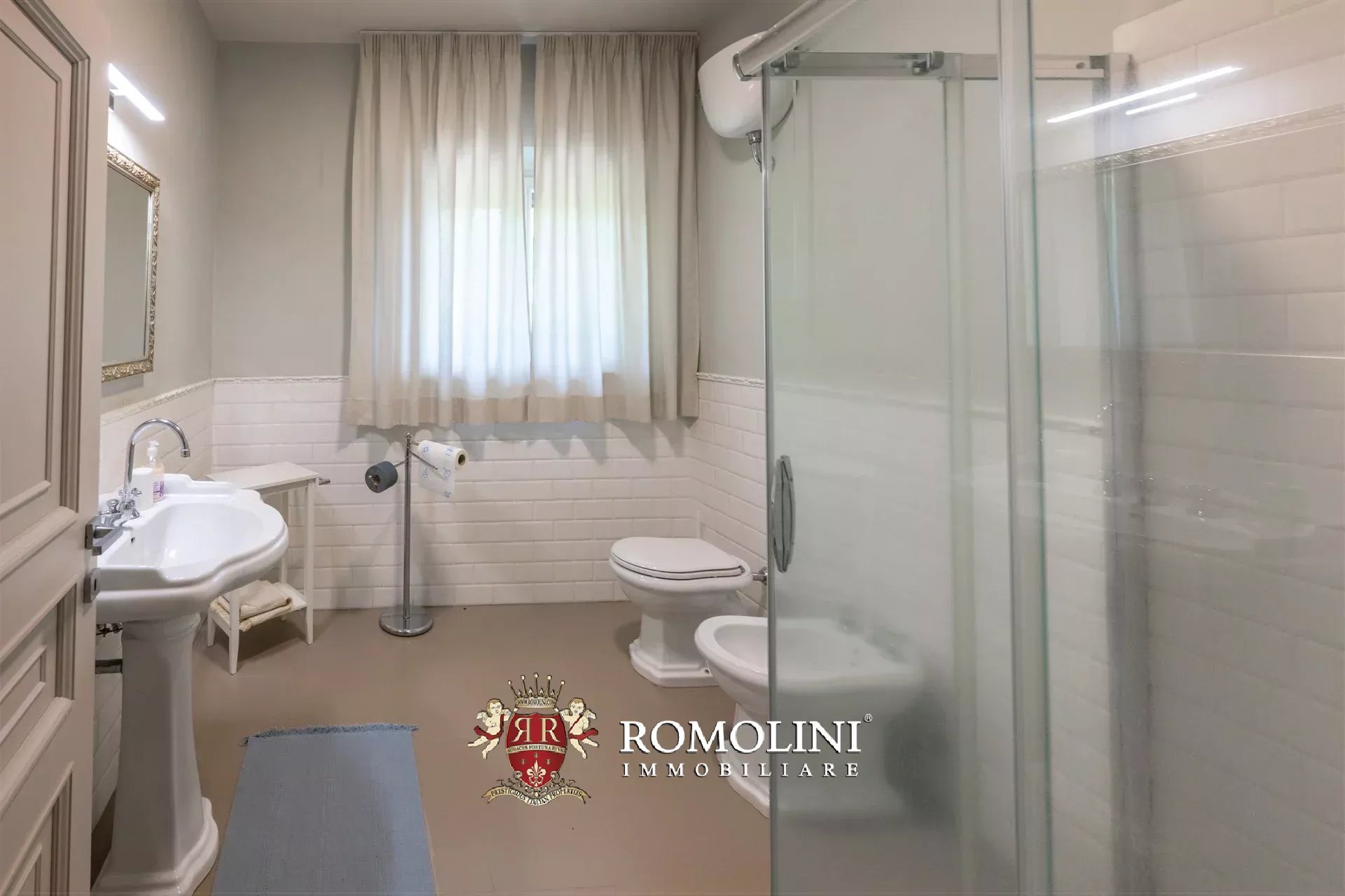 6 Bedroom Villa/Townhouse's Image 48