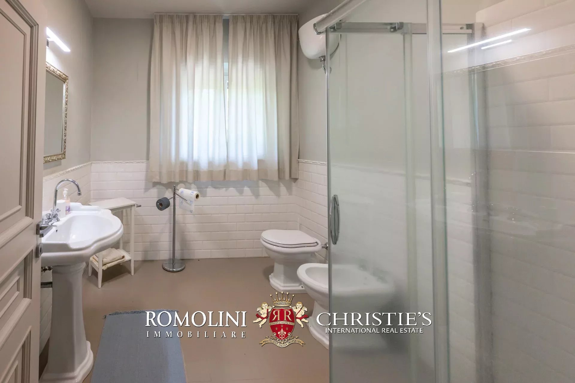 6 Bedroom Villa/Townhouse's Image 48