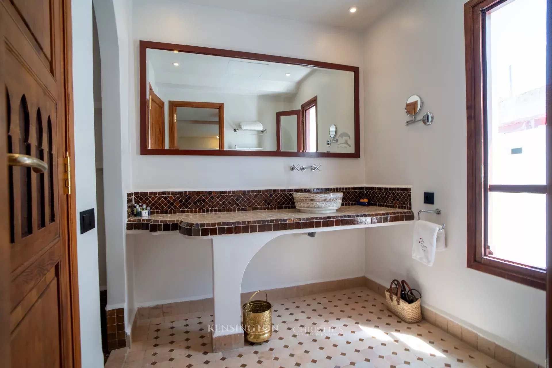 8 Bedroom Villa/Townhouse's Image 25