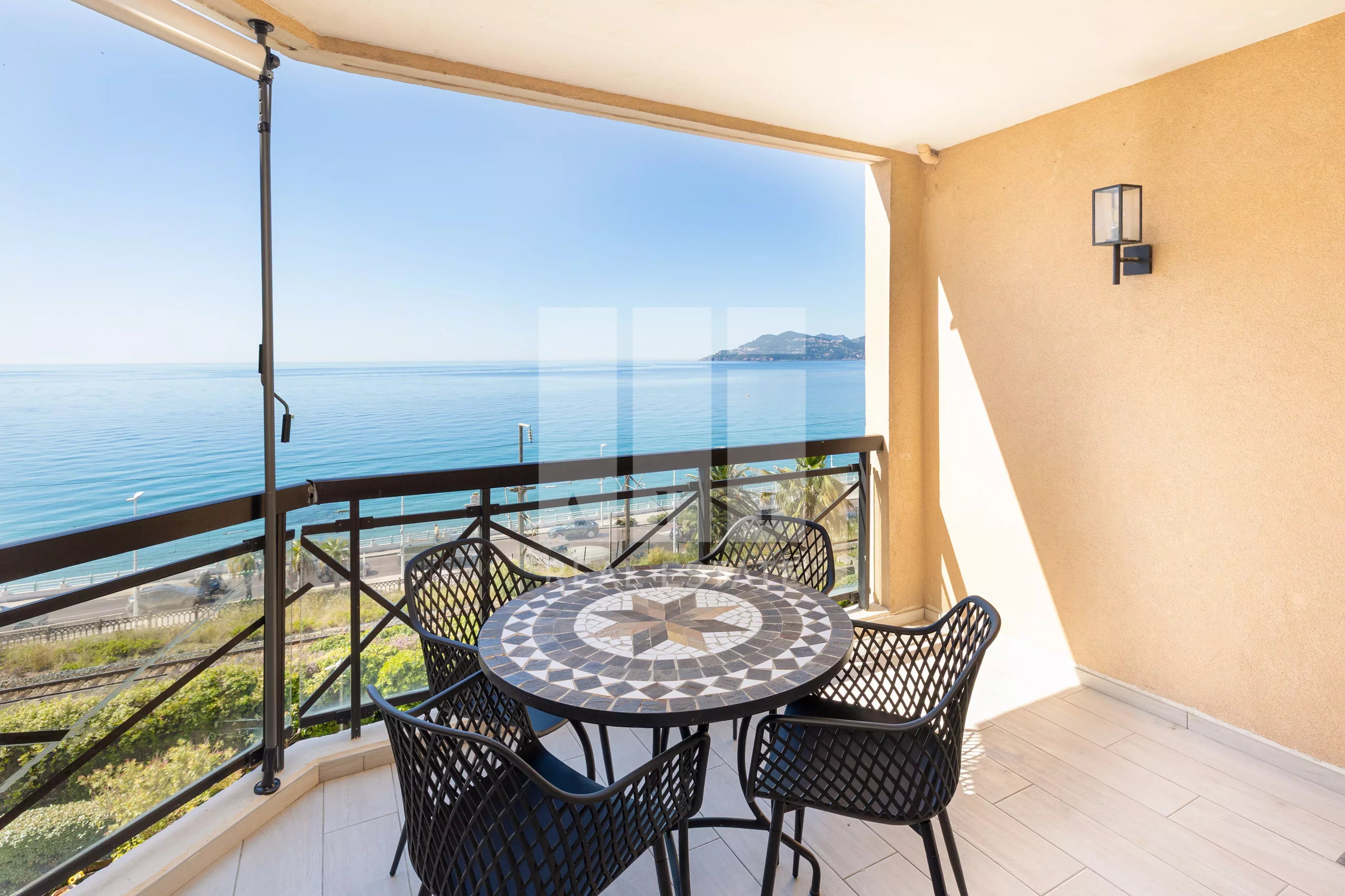 Cannes résidence avec piscine 2P vue mer proche plage et commerces