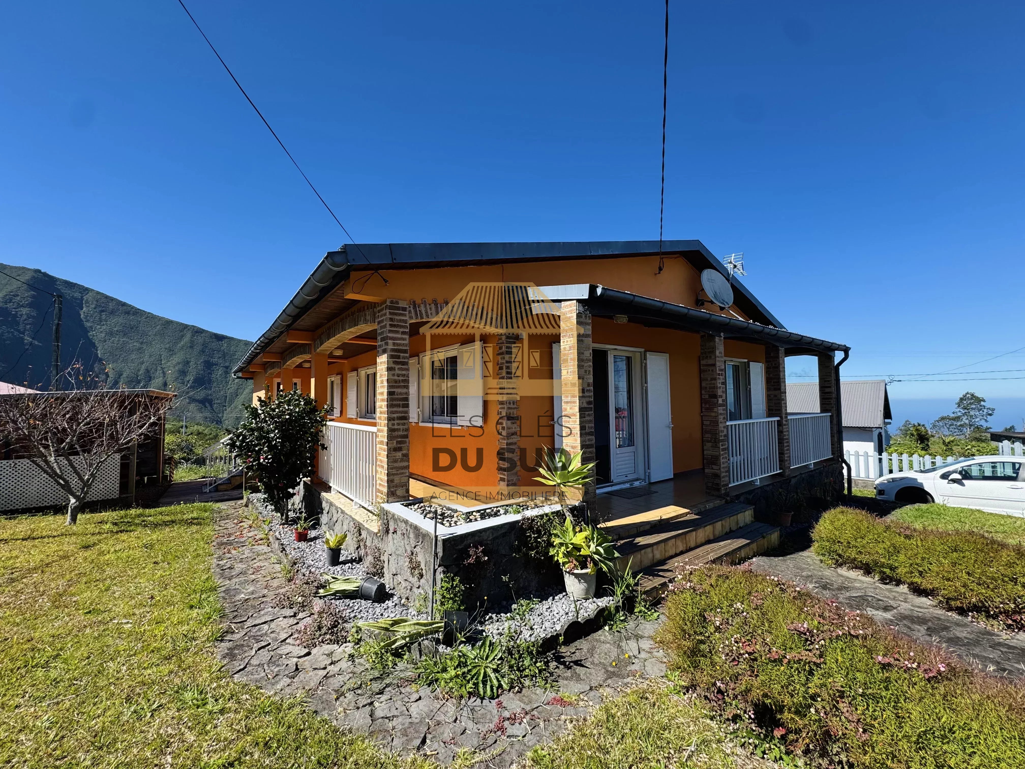 SAINT-JOSEPH – MAISON FAMILIALE PLAIN-PIED 4 CHAMBRES AVEC JARDIN – SECTEUR CALME