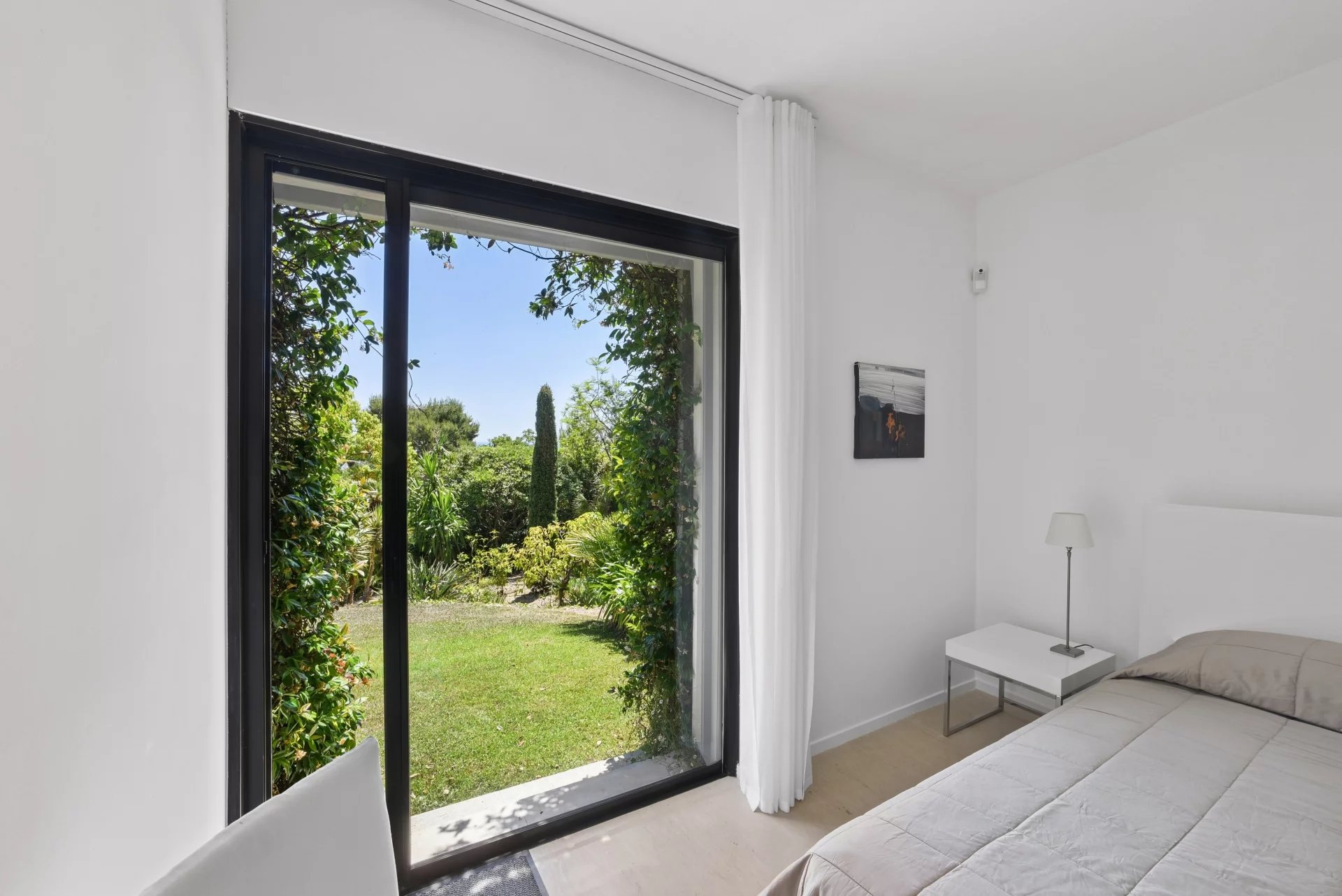 Villa contemporaine d'exception à Èze Bord de Mer – Un véritable écrin entre mer et montagne