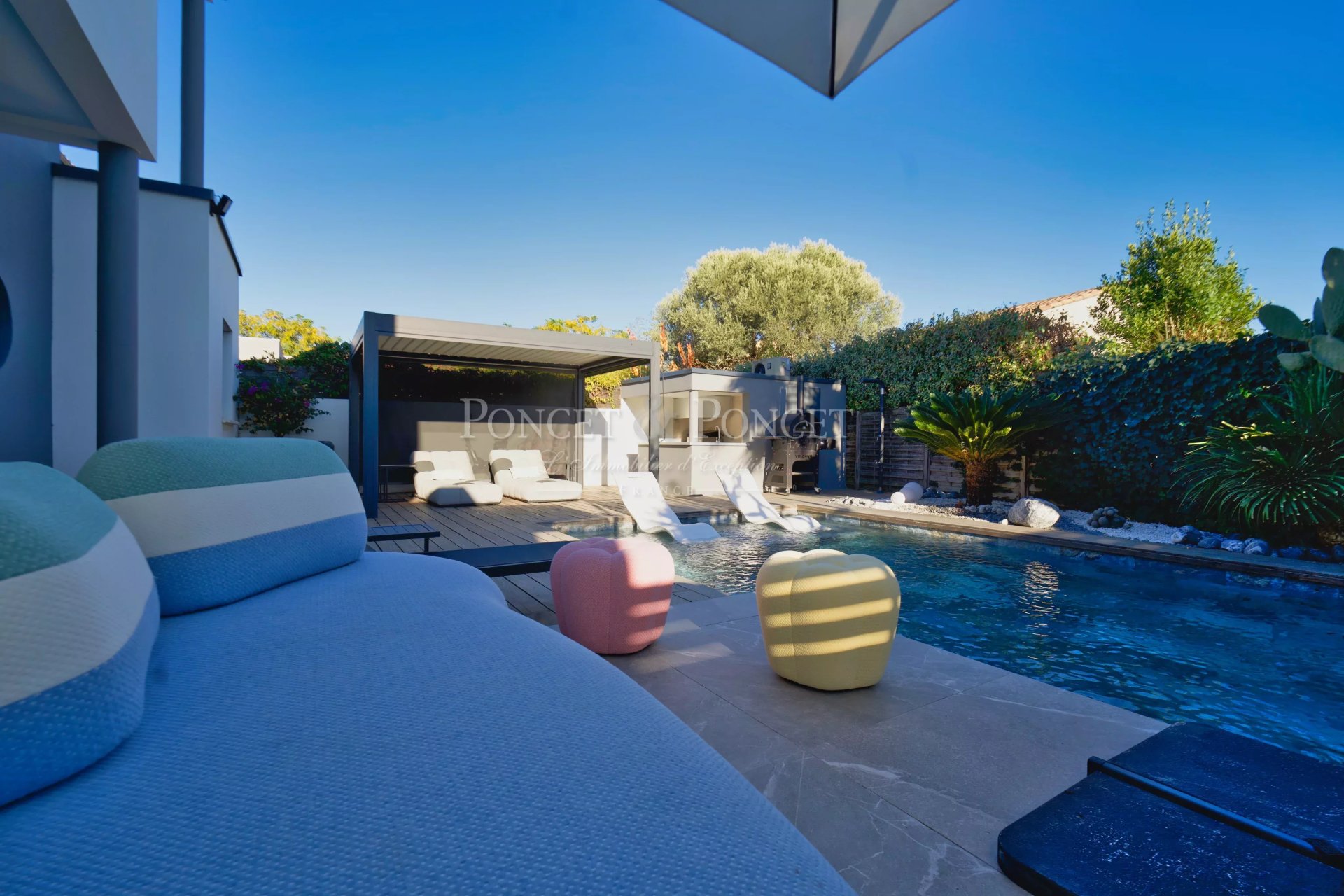 5 Bedroom Villa/Townhouse's Image 4