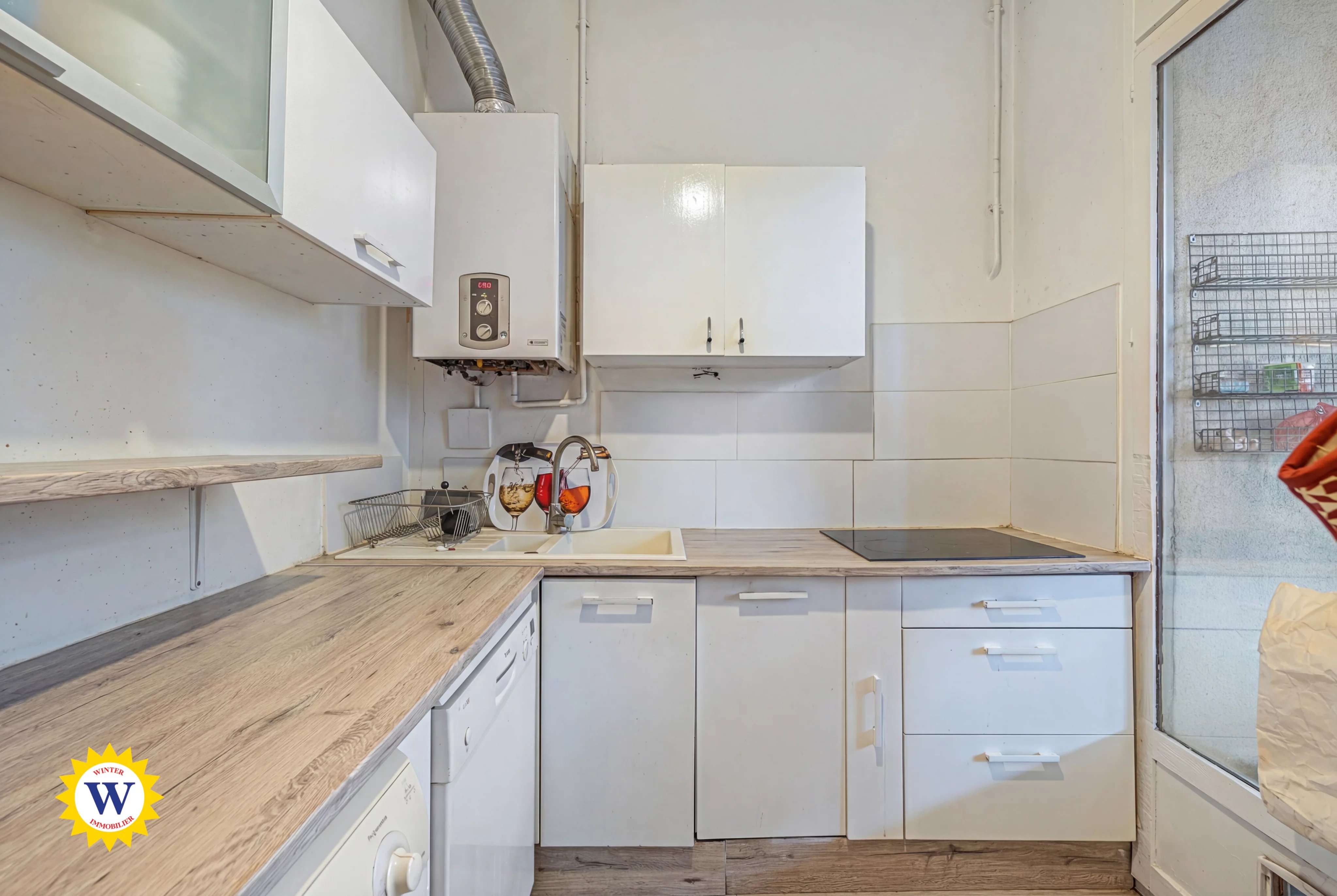 Appartement familial avec terrasse à rénover, proche gare et tram — photo 4