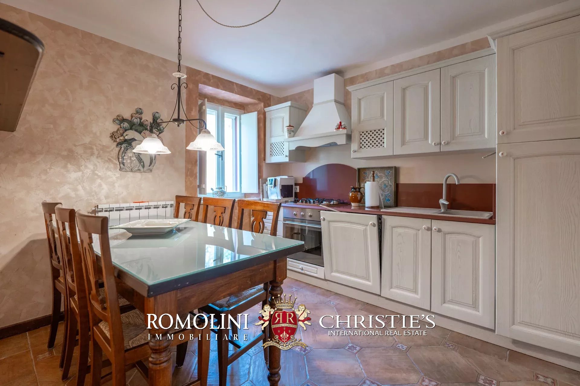 13 Bedroom Vineyard's Image 32
