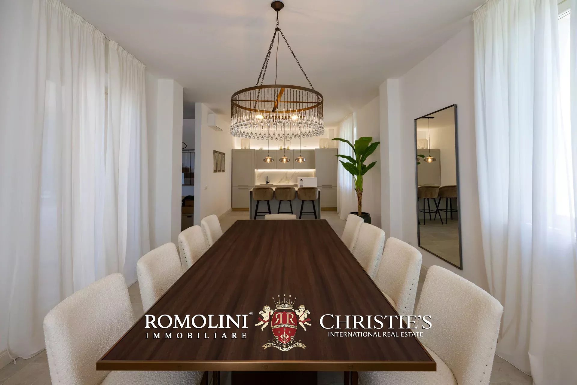 6 Bedroom Villa/Townhouse's Image 33