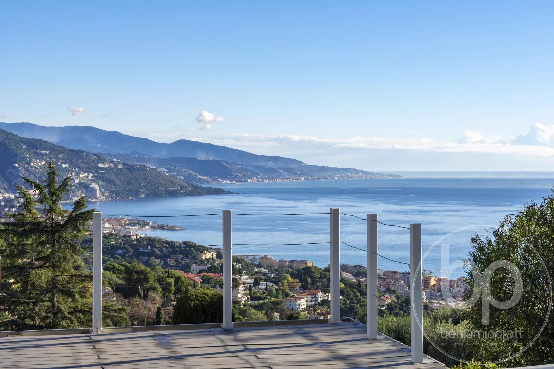 ROQUEBRUNE CAP MARTIN - SPLENDIDA VILLA RISTRUTTURATA DI 440M²