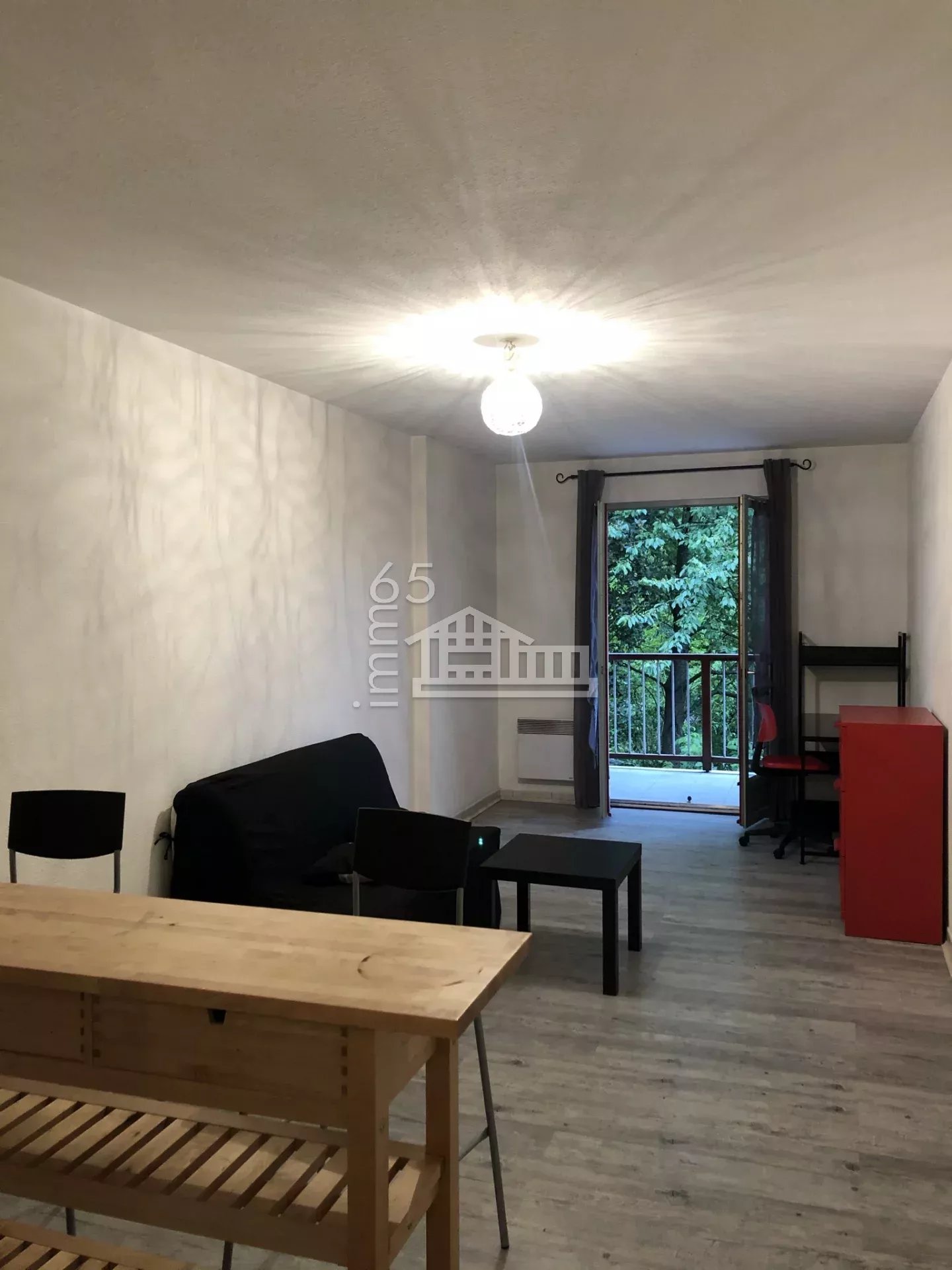 Studio meublé avec balcon et parking