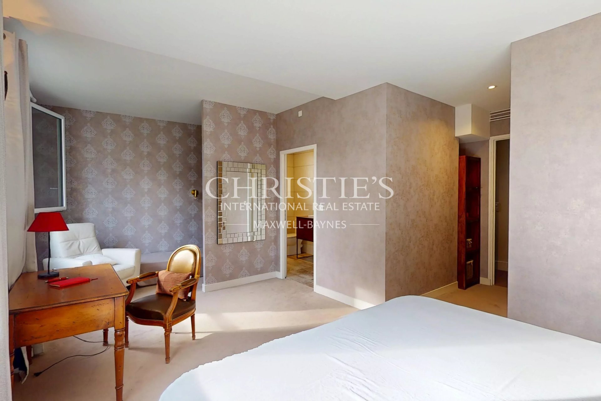 10 Bedroom Chateau's Image 28