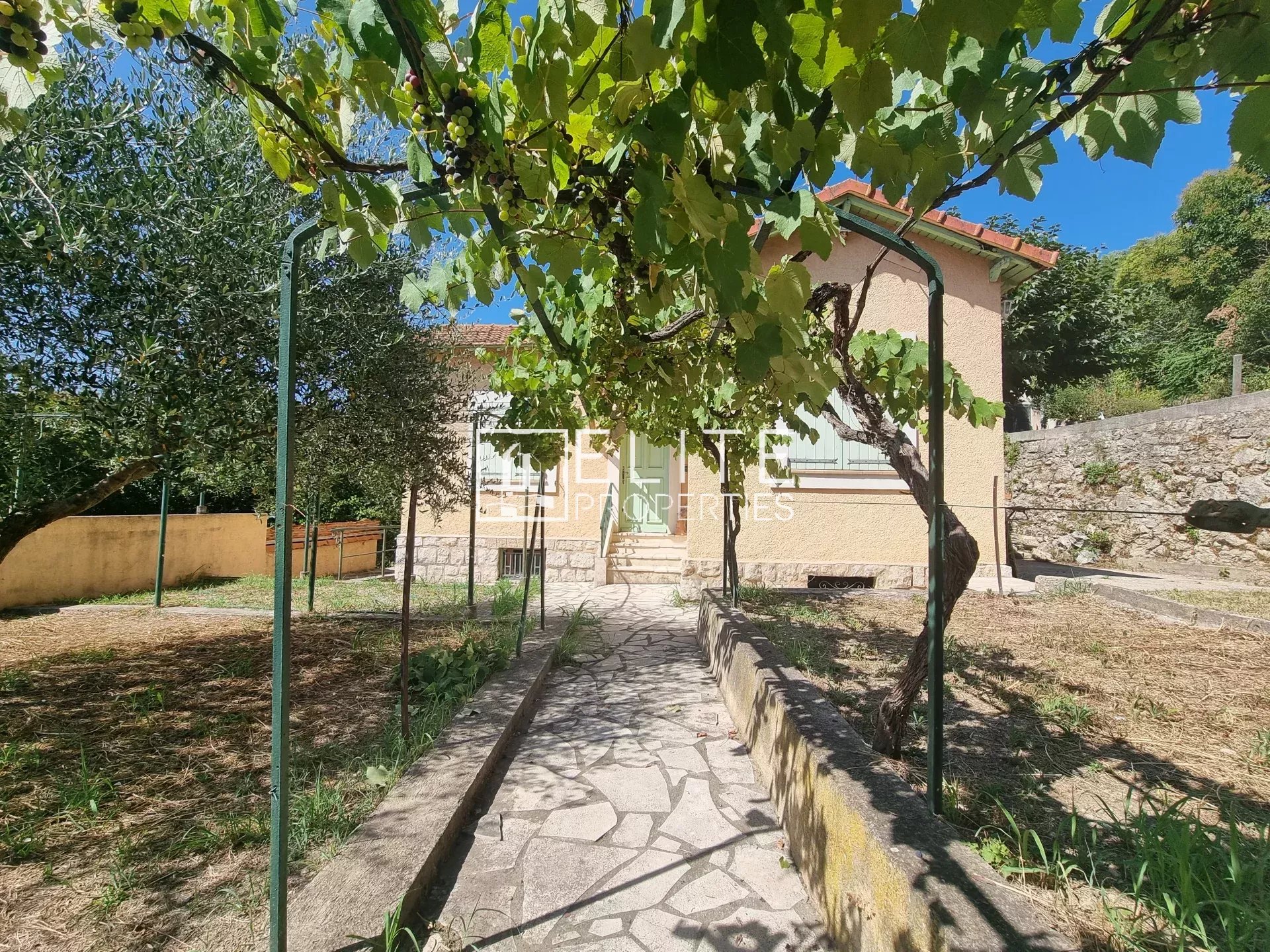 MAISON 42m² + JARDIN 674M² GRASSE