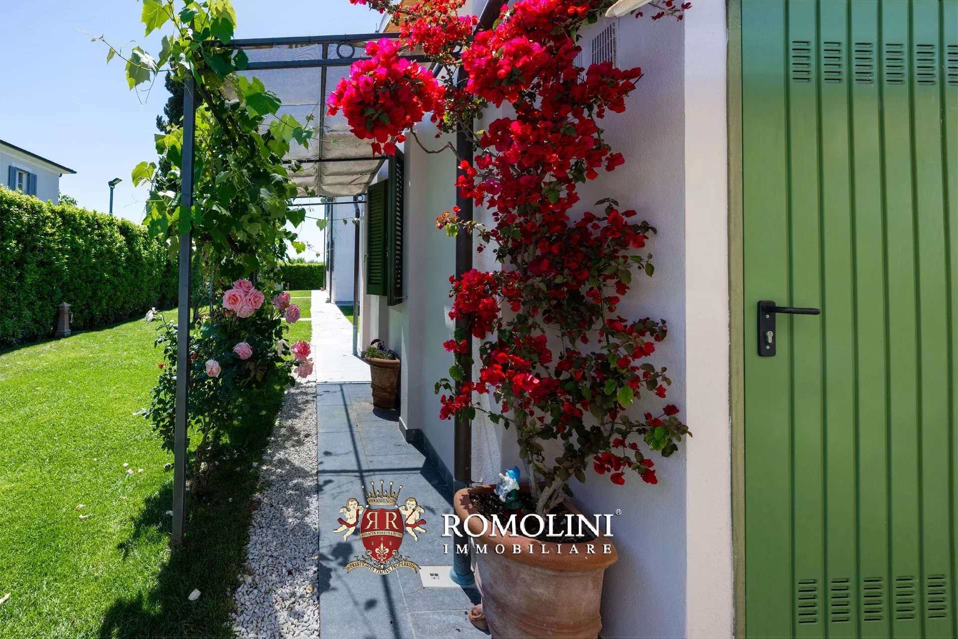 6 Bedroom Villa/Townhouse's Image 24