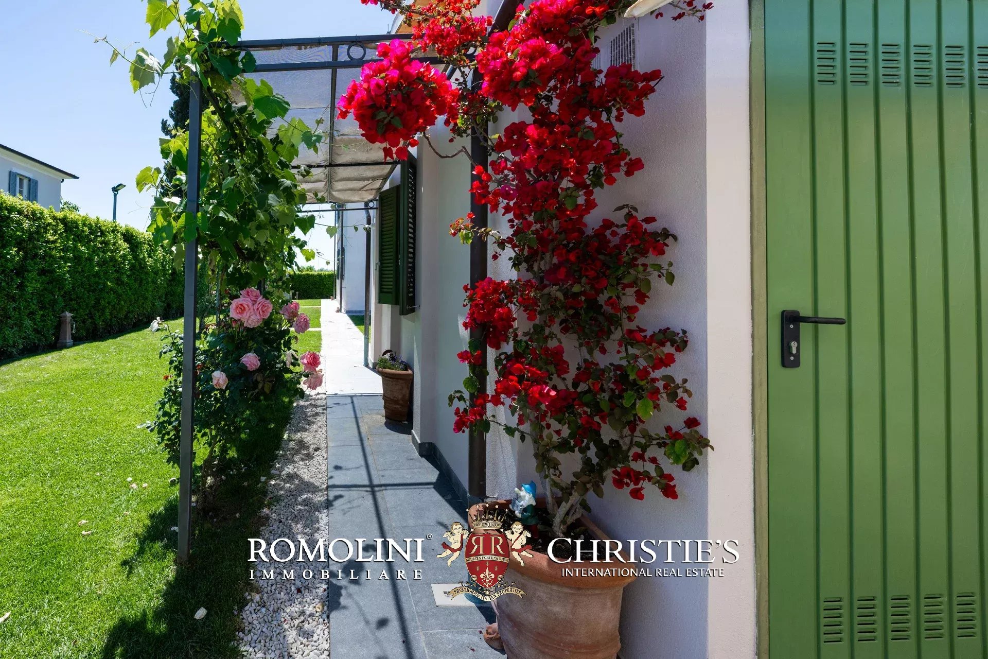 6 Bedroom Villa/Townhouse's Image 24