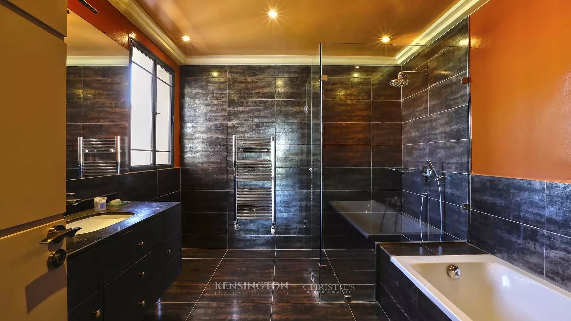 8 Bedroom Villa/Townhouse's Image 32