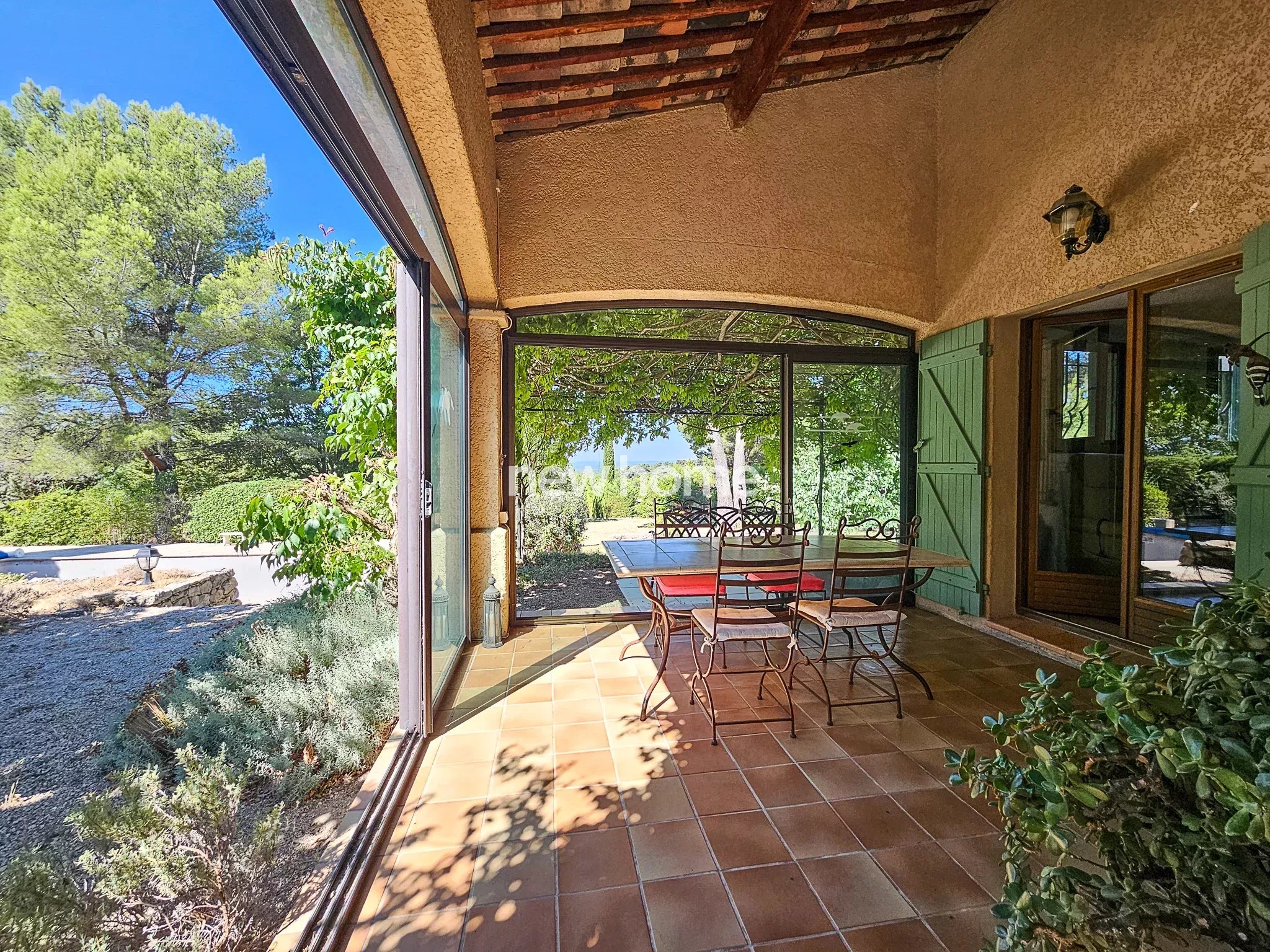 Havre de paix au cur de la nature avec vaste terrain arboré
