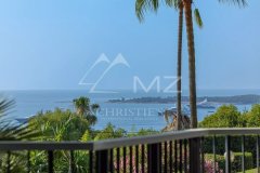 SOLE AGENT : Superb 4-room apartment with panoramic sea view — photo 4 of 7