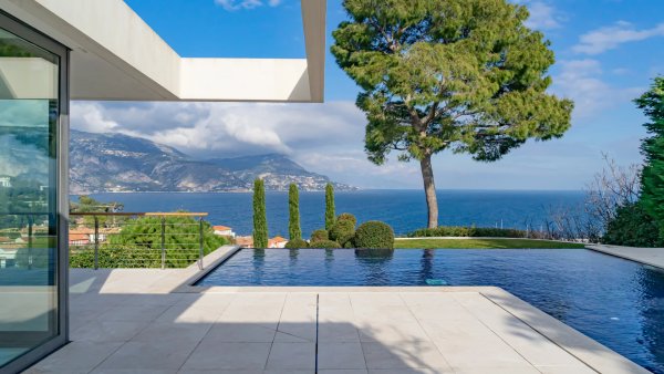Saint-Jean-Cap-Ferrat - Villa combines luxury and comfort — photo 2