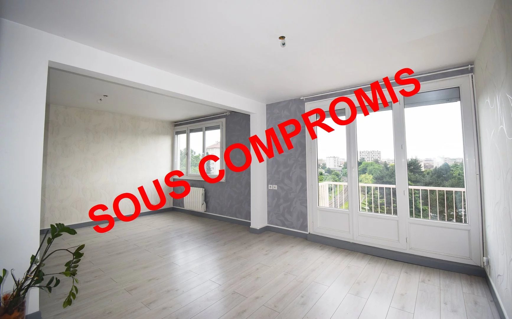 SOUS COMPROMIS - VICHY appartement grand T3 avec balcon, garage et cave