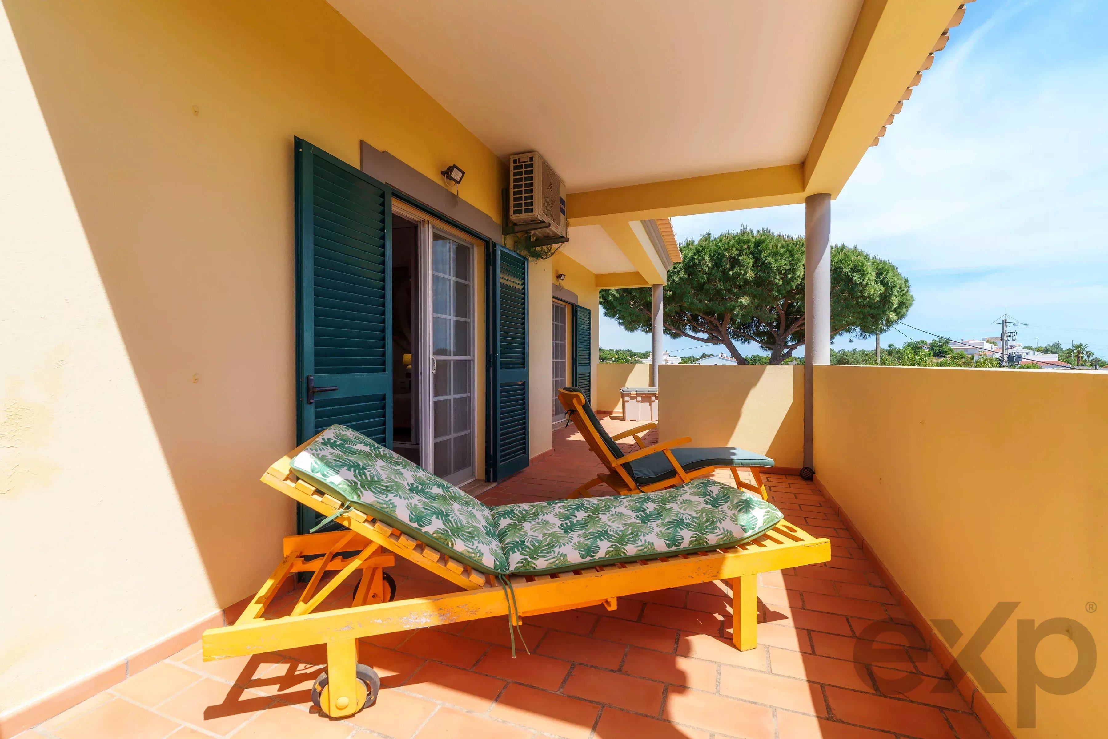 A fantastic, charming 4-bedroom villa with a garden and swimming pool on the outskirts of Olhão 87006245 image 32